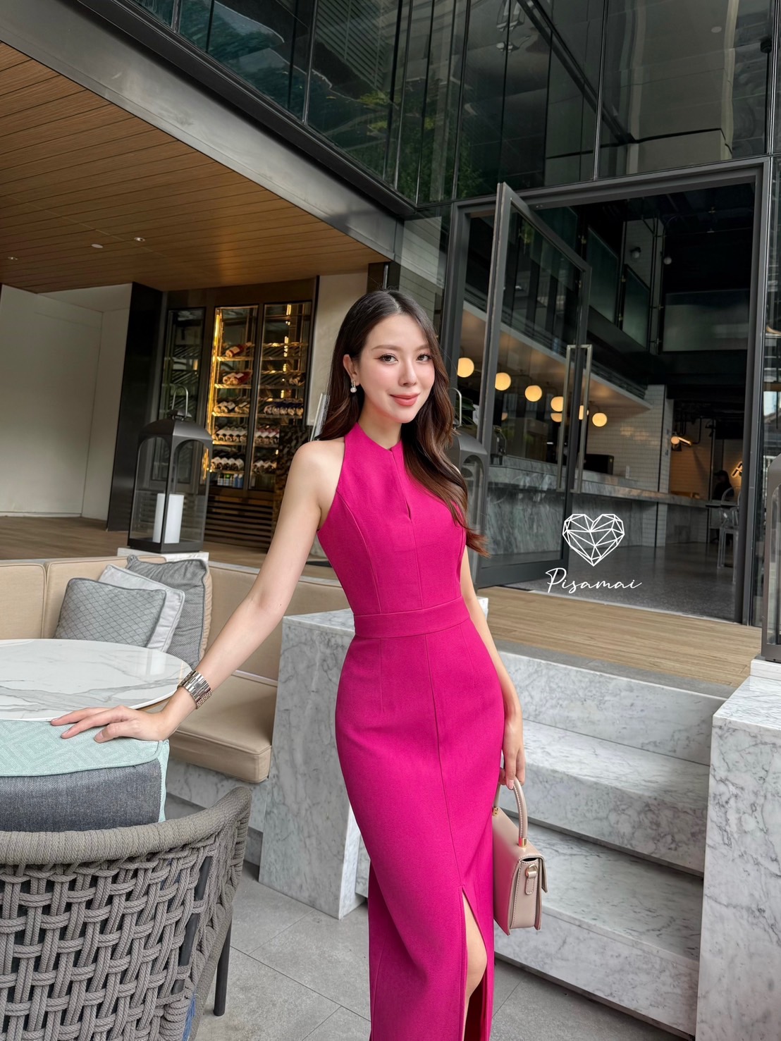 เดรสแขนกุดทรงสอบตัวยาวสีชมพูผ่าหน้า แพทเทิ้นสวยมากค่า สวยหรู ดูแพงมากๆค่ารุ่นนี้ไม่มีผิดหวังแน่นอน ใส่vacayถ่ายรูปกับแก๊งค์เพื่อนๆไม่มีผิดหวังเลยค่า ห้ามพลาดเลยน้าตัวนี้