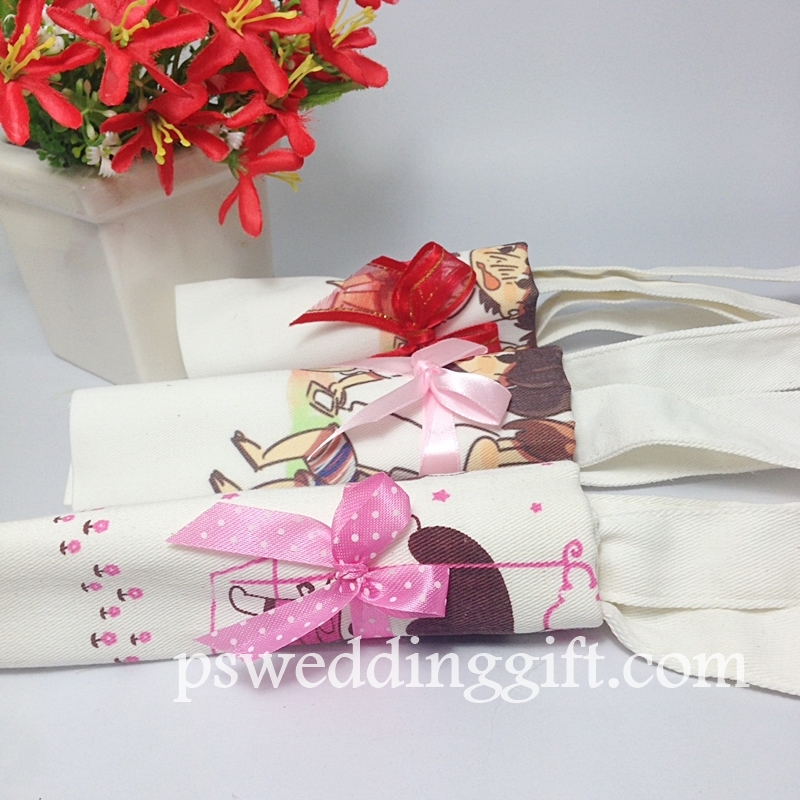 ถุงผ้าดิบ ลดโลกร้อน ม้วนผูกโบว์ พร้อมป้ายชื่อ 28 X 32 ซม