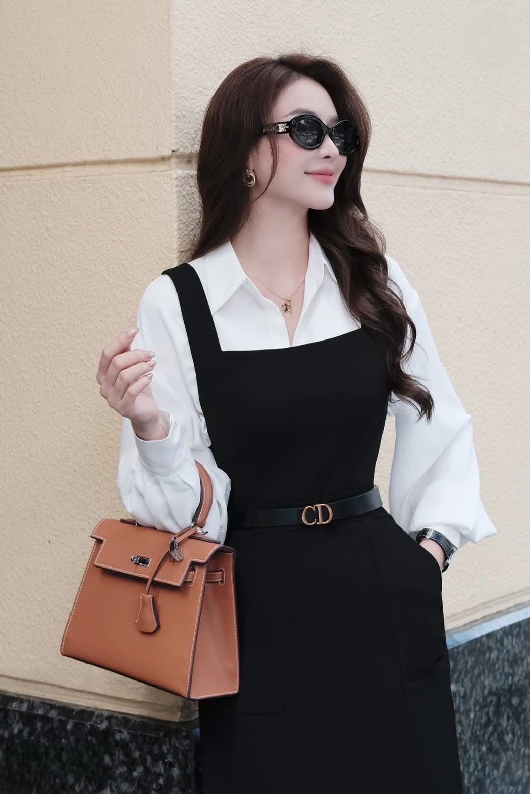 ชุดเซต 3ชิ้น เสื้อเชิ้ตทรงใส่สบายๆ กระดุมหน้าใช้งานได้จริง เนื้อผ้าหนานุ่ม รีดง่าย ++เดรสสีดำตัวยาว สวยแมชกันไดัลุคติดแกรม อกมีฟองน้ำเพื่อทรงสวย ซับในอย่างดีทั้งตัว ซิปหลัง ++เข็มขัดหนังสีดำ อะไหล่สีทองสวยหรู