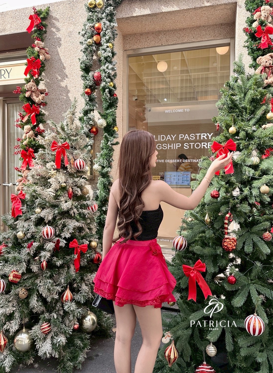 Set 2ชิ้น เกาะอก+กระโปรง🔥 เซ็ทนี้ตัวเสื้อเป็นทรงเกาะอกเข้ารูป ใช้ผ้าลูกไม้สีดำและมีซับในด้านในมีฟองน้ำอย่างดี และเย็บขอบด้วยยางกันลื่น เป็นงานซิปหลัง