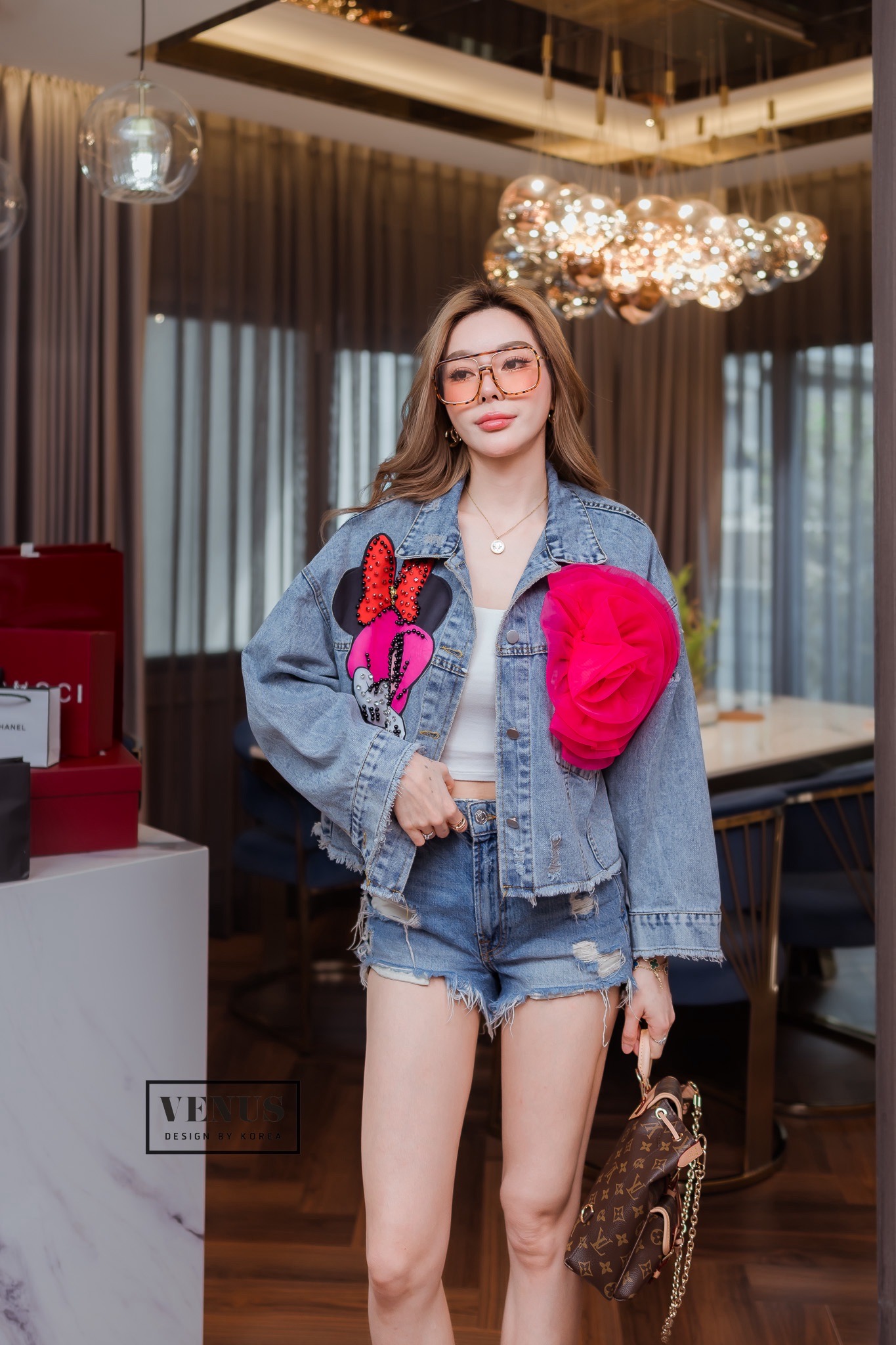 Cartoon Jacket Jeans เสื้อแจ๊คเกตผ้ายีนเนื้อดี ดีเทลแต่งตัวการ์ตูน แต่งเพชรน่ารักมากๆนะคะ ด้านข้างแต่งดีเทลสุดน่ารัก ใส่คลุมๆเก๋เวอร์ๆ