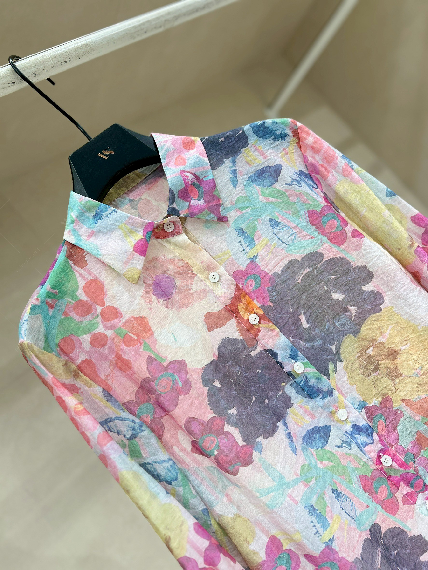 เสื้อเชิ๊ตผ้าซีทรูลายดอกแต้มสี