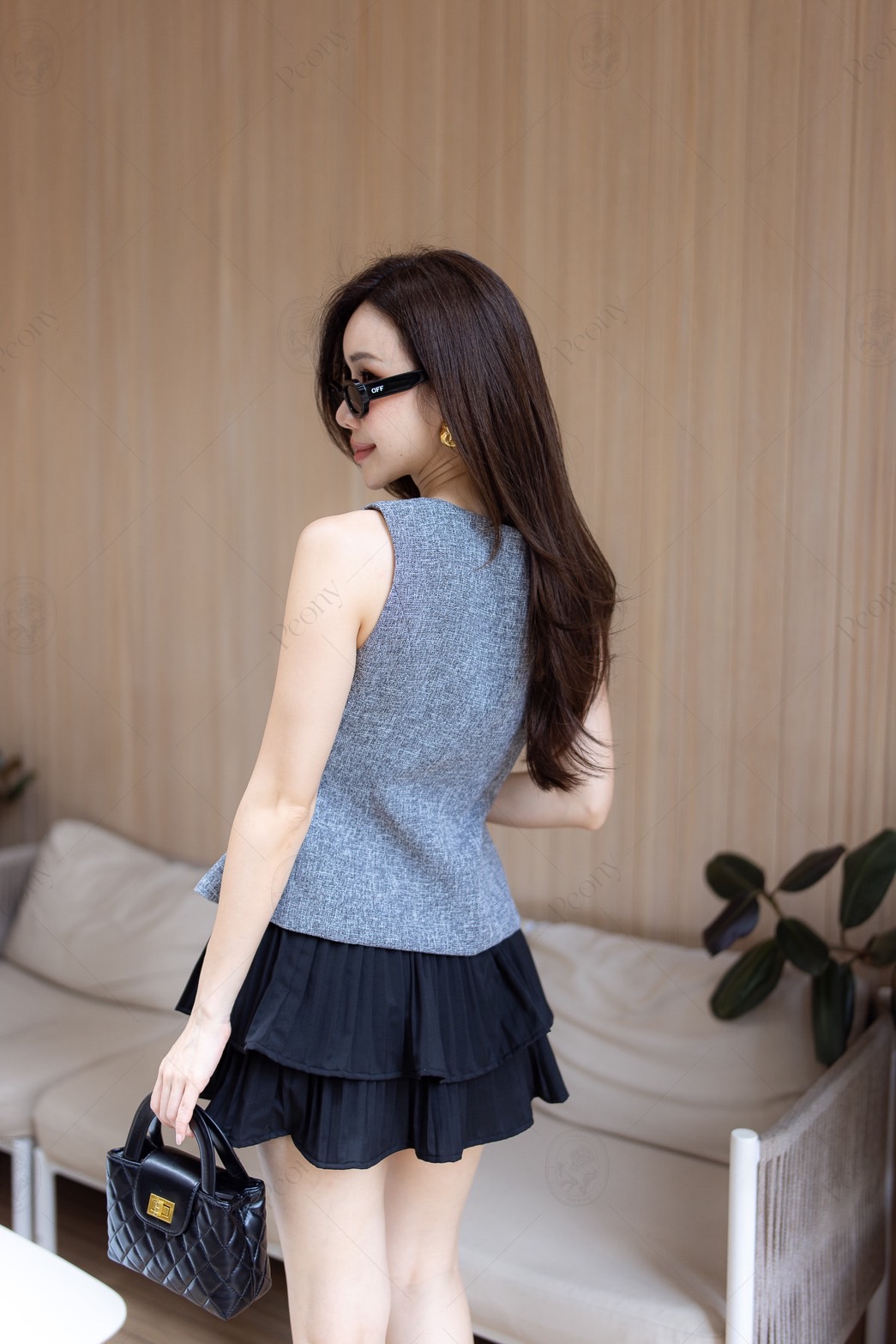 ชุดเซตผ้าทอ ชุดผ้าทวิส ชุดเซตผู้หญิง รุ่นนี้แนะนำเลย น่ารักไม่ไหว เสื้อแขนกุดกระดุมหน้า ผ้าทอมีลายผสมสี งานบุซับในทั้งตัว แมทมาพร้อมกางเกงกระโปรงอัดพลีท ใส่ทั้งชุดคอมพลีทลุ๊ค #งานป้ายpeony #ชุดสวย #ชุดไปเดท #ชุดเซ็ต #ชุดผ้าทอ #ชุดเซตแขนกุด #ชุดเซตน่ารักๆ