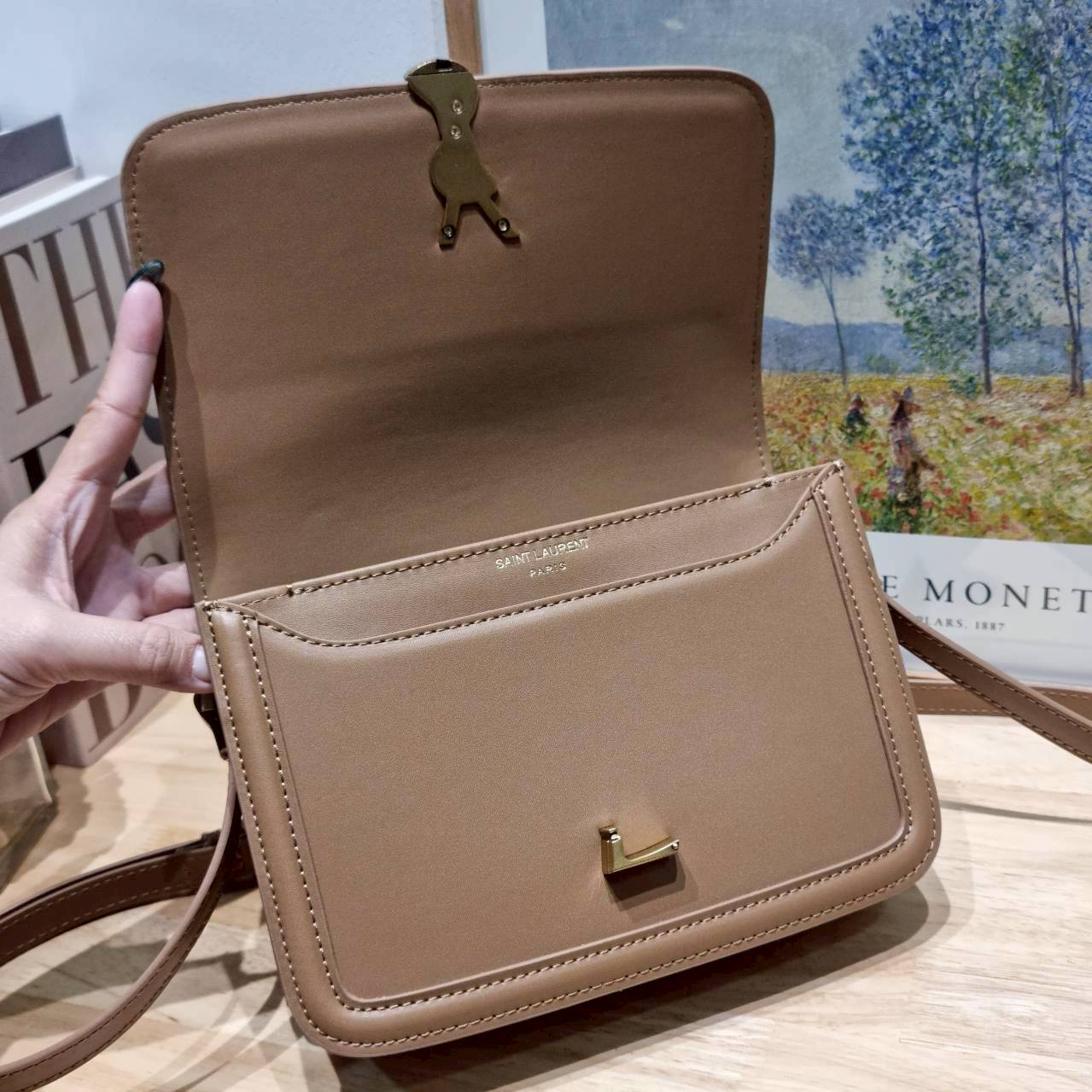 กระเป๋าสะพายไฮโซแบรนด์อีฟแซงค์ขนาด 9 นิ้ว สีดำ สีเบจ อะไหล่ทอง Ysl Solferino satchel in box
