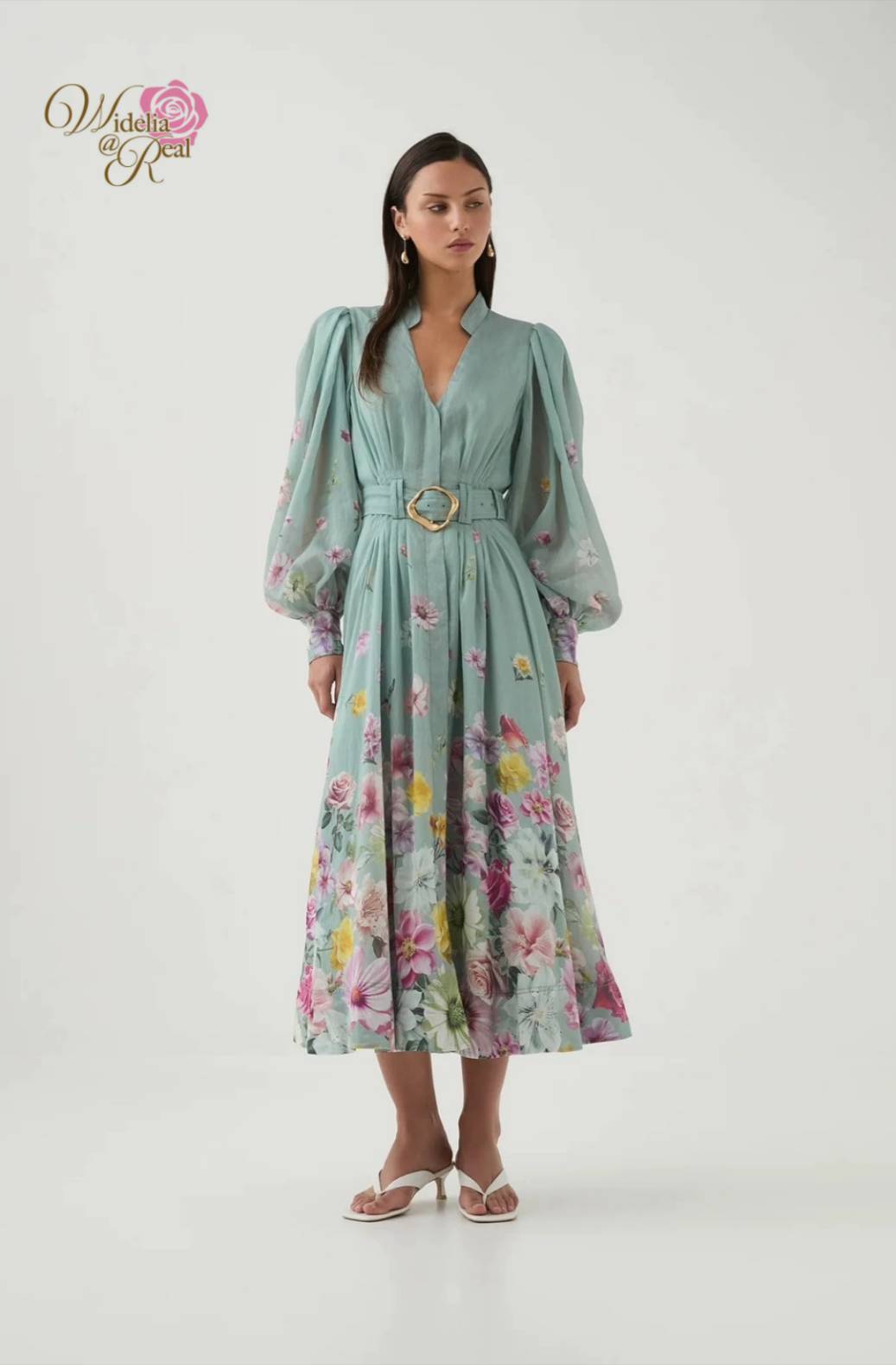 Dress เดรสตัวยาว คอวี แขนยาวพองทรงสวย มีเข็มขัดเพิ่มความกระชับ กระโปรงยาวพริ้วสวย พิมพ์ลาย ดอกไม้ เนื้อผ้าอย่างดี งานเกรดพรีเมี่ยม คัตติ้งสวย แนะนำเลย รับรองใส่ออกมาไม่ผิดหวัง บอกเลยห้ามพลาดเด็ดขาดงานดีงานสวยจริงต้อง Widelia @ Real