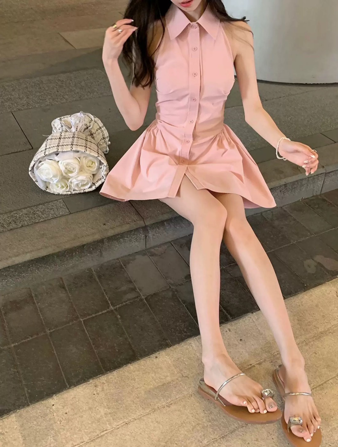 Label :: RAMI-PAPHA(รมิปภา) White Gold Set. เซต3ชิ้น.. สีขาวแบบฉบับผู้ดี เสื้อคอปกกระดุมหน้า ดีเทลเก๋ทั้งตัว ดีเทลเสื้อหน้าสั้น ด้านหลังยาว เนื้อผ้านิ่มรีดง่าย สวมใส่สบาย ++กางเกงขาสั้นเนื้อผ้าและสีเดียวกัน ซับในอย่างดีทั้งตัว มีกระเป๋าใช้งานได้จริง ซิปหล