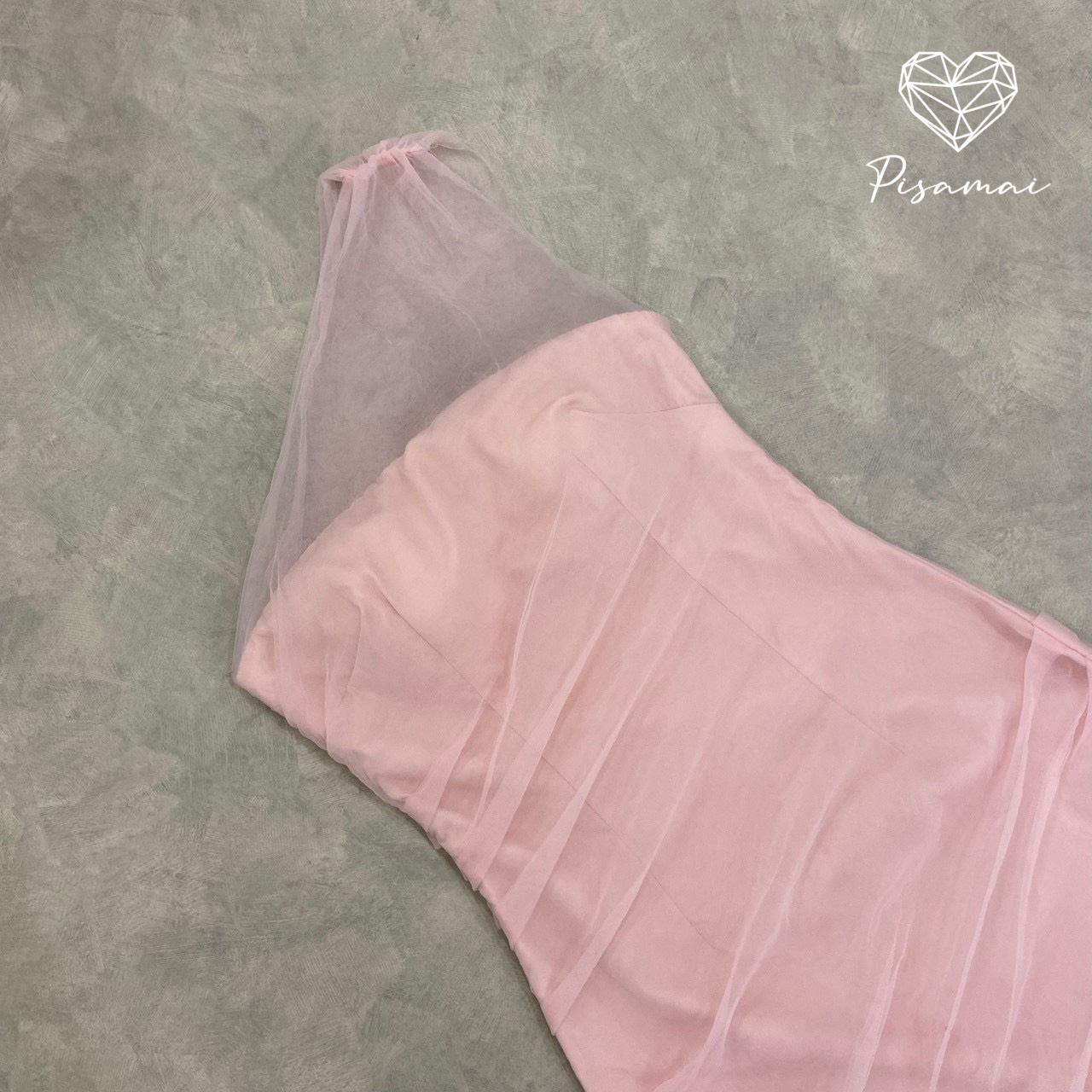 เดรสไหล่เดียวซีทรูสีชมพูชายระบายดีเท็ลปักมุก สวย ราชนิกูลมากก ราคานี้มือต้องไวเลยค่า รุ่นนี้ใส่สวย เนื้อผ้าดีมากกกกกกก ห้ามพลาดเลยค่า