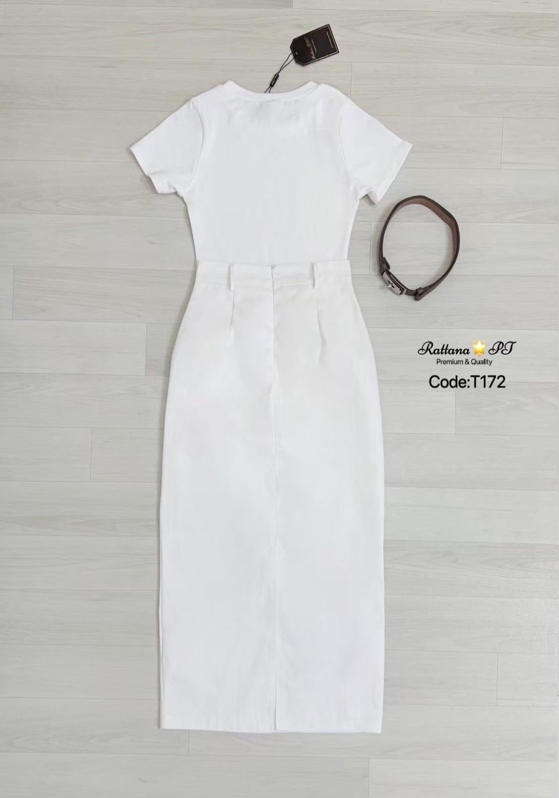 เซต3ชิ้นเสื้อ+กระโปรง +เข็มขัด เรียบหรูดูแพงสวยมาก เสื้อผ้ายืดได้ ใส่คู่กับกระโปรงเอวสูง ผ่าด้านหลัง มีซิบด้านหลัง เนื้อผ้าดีมีซับใน มีเข็มขัดใส่คู่คุ้มมากเซตนี้