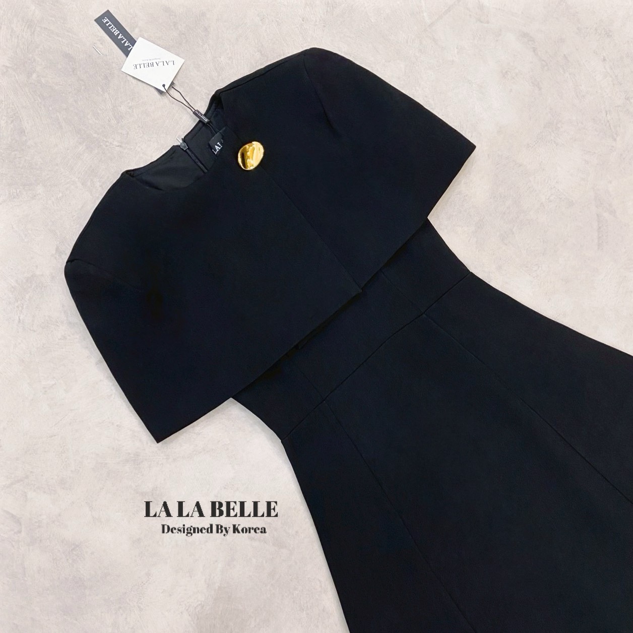 เดรสคลุมไหล่สาวเทสดีคอกลมทรงคลุมไหล่บ่าเสริมฟองน้ำเบาๆเอวเข้ารูปเข้าทรงกระโปรงยาวทรงเอผ้าสูทอัดกาวอย่างดี