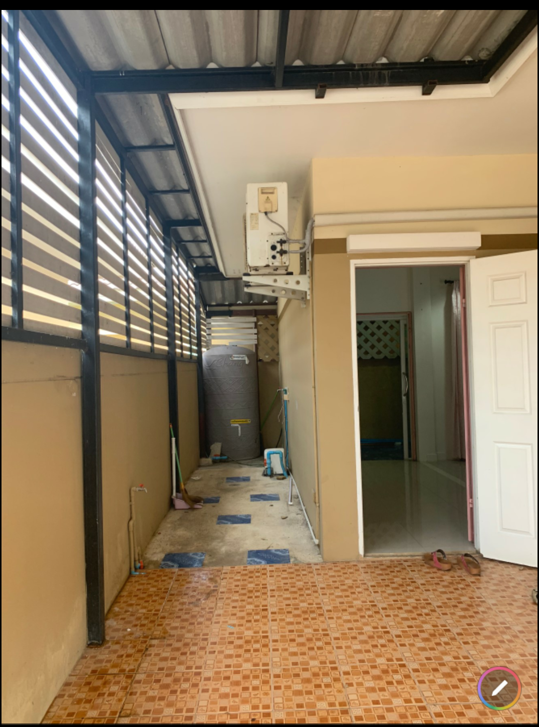 ขายบ้านสวยอ.เมืองราชบุรี ราคาถูกพร้อมเข้าอยู่ เฟอร์นิเจอร์ครบครัน 2 ห้องนอน 2 ห้องนํ้า หมู่บ้านชีวาใกล้โตโยต้าลิสซิง 959 เมตรสยามนิสสัน 1.2 กมบิ๊กซี 2.3 กม.