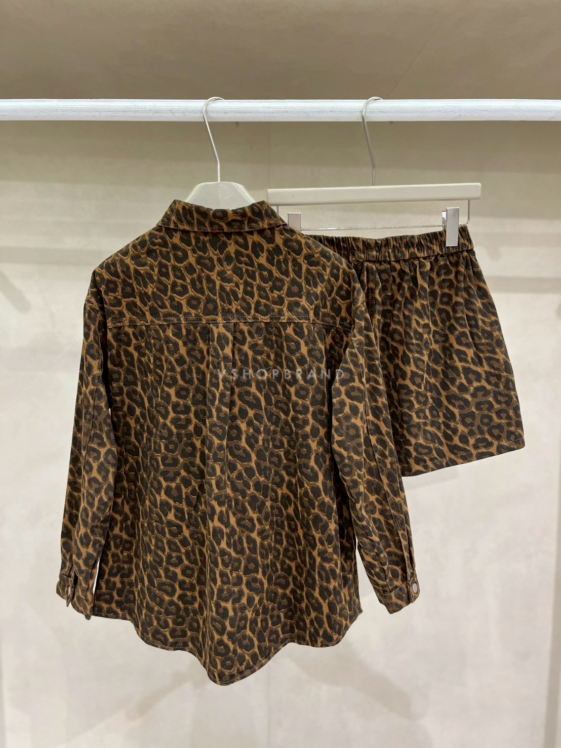 Set เสื้อเชิ้ตลายเสือ + กางเกงขาสั้น