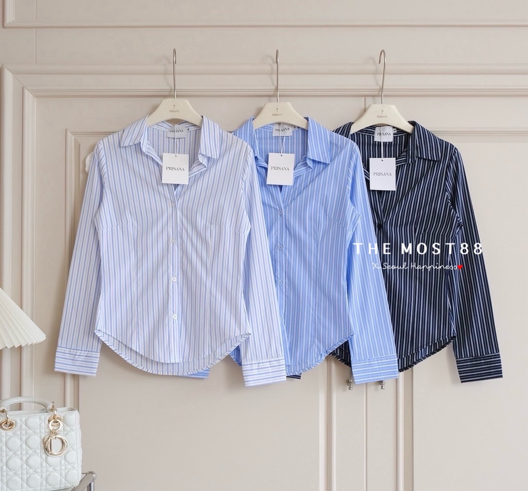 เสื้อเชิ้ตผ้าคอตตอนนิ่ม ลื่น ใส่สบาย ดีเทลตีเกล็ดเข้ารูป ใส่สวยปั้ว ๆ แนะนำให้ลงตรงไซส์ รับรองใส่สวยโช๊ะๆเล้ย เซเลปเขาใส่กันทั่วเลยจ้าทรงนี้ พลาดไม่ได้แล้ว