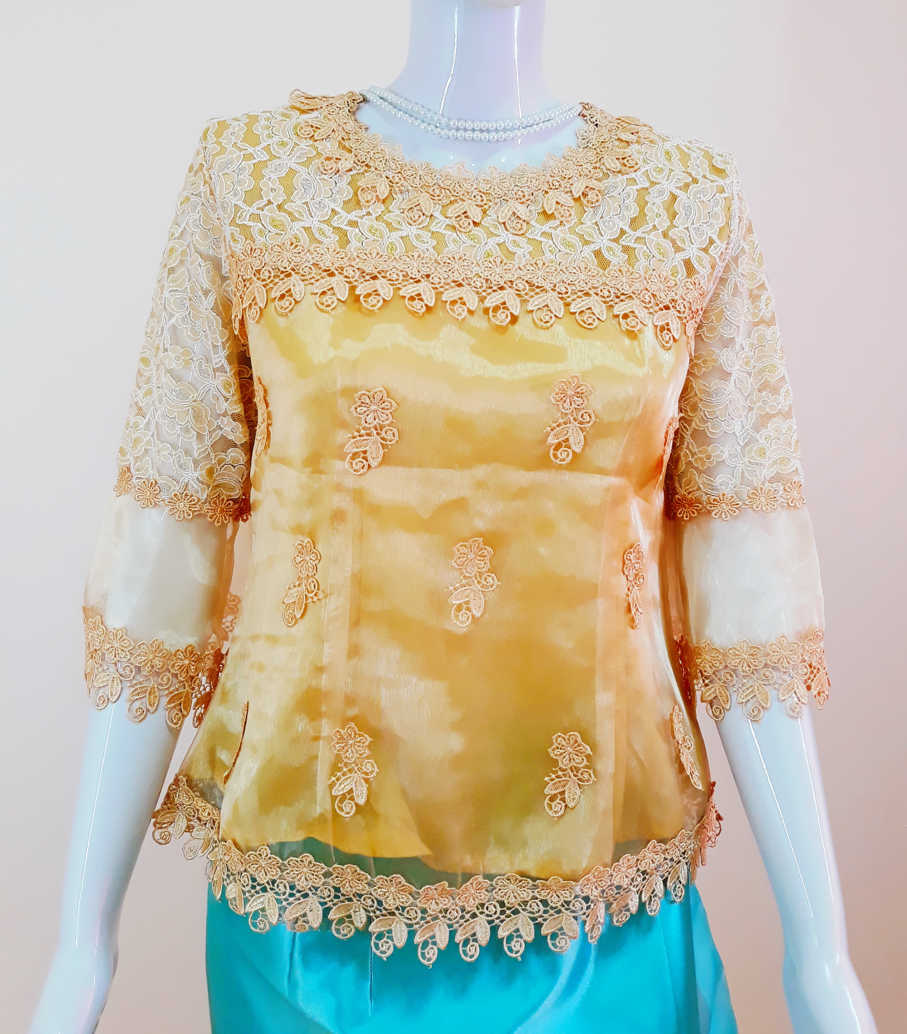 เสื้อลูกไม้ สีเหลืองทอง สวยหรู ดูดีมีระดับ มีซับในตัว (รอบอก 35-37 นิ้ว/ใส่ได้)