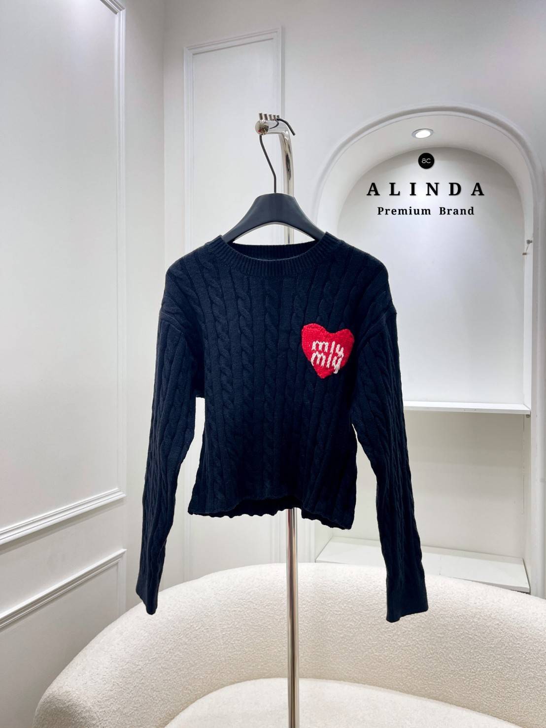 Tag : ❥MMIU Code : #MMUI01 Detail : เสื้อไหมพรมแขนยาวน้องมิวๆ สุดฮอตสุดฮิตมาใหม่คร่าา ตัวเสื้อเป็นเสื้อไหมพรมแขนยาว เกรดพรีเมี่ยม ใส่แล้วไม่คัน ตัวเสื้อมีความหนากำลังดี เนื้อผ้านิ่มมากค่ะ ตรงอกซ้ายเป็นรูปหัวใจพร้อมโลโก้น่ารักๆ