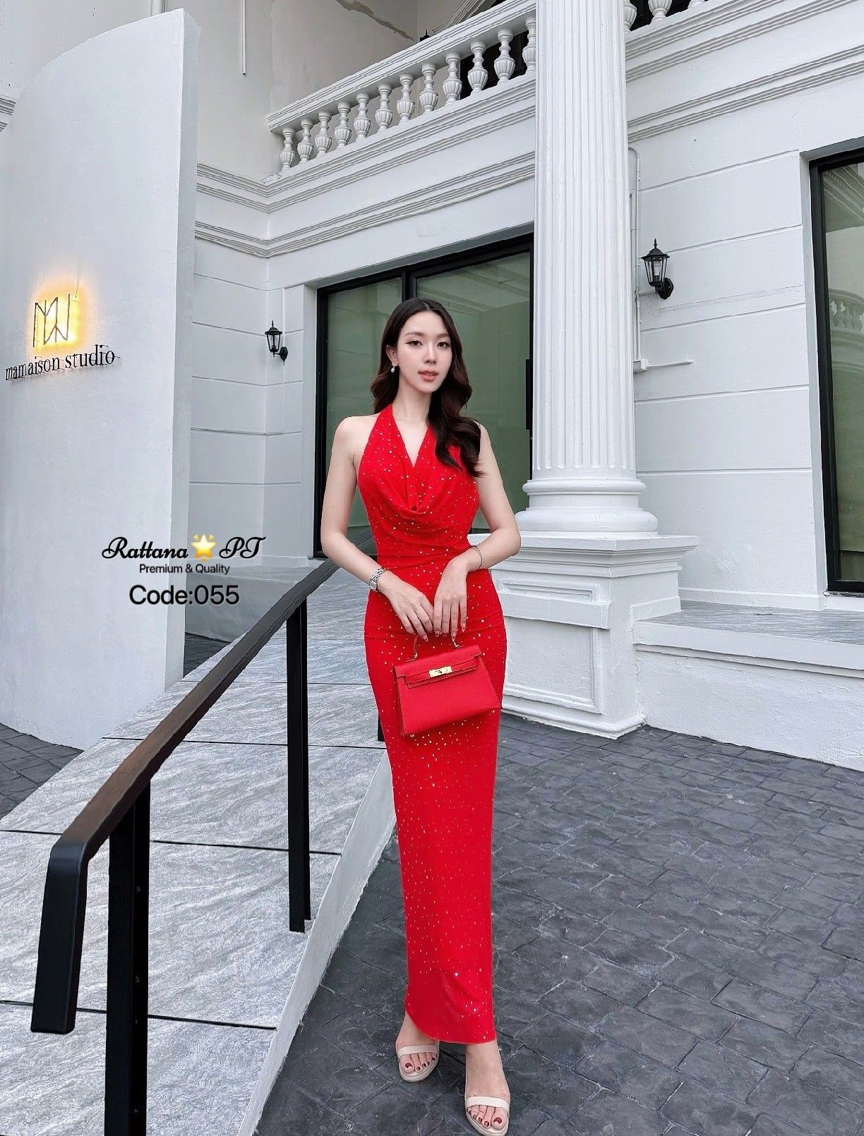 เดรสยาวสวยหรูดูแพงทรงสวยมาก เนื้อผ้าสวยมาก ผ้ายืดได้ หรูหรามาก ชุดมีซับในอย่างดี มีซิบด้านหลัง ใส่เที่ยววาเลนไทน์ ออกงาน ดินเนอร์ งานแต่ง ปาตี้กับเพื่อน ปัง ปัง ปัง ช้าไม่ได้แล้วคร้า ของสวยๆหมดไ