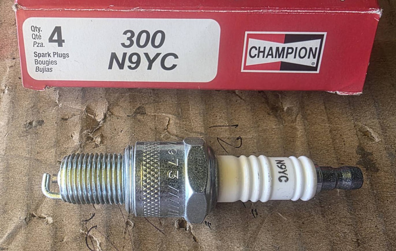 หัวเทียน N9YC CHAMPION เกลียวยาว บ็อก NO 21 ราคาตัวละ [ ระยะการใช้งาน 25000 - 30000 กม. ]