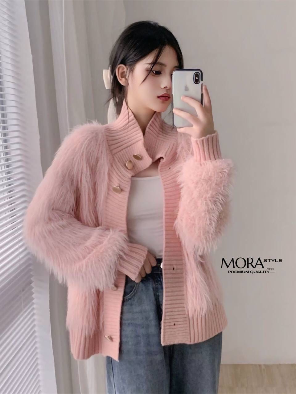 เสื้อแขนยาวแต่งขนทั้งตัว งานสวยแพง เหมาะกับแฟชั่นหนาวนี้สุดๆ ดีไซน์ออกมาเก๋ งานคือน่ารักมากค่ะ สาวๆต้องมีติดตู้นะคะ