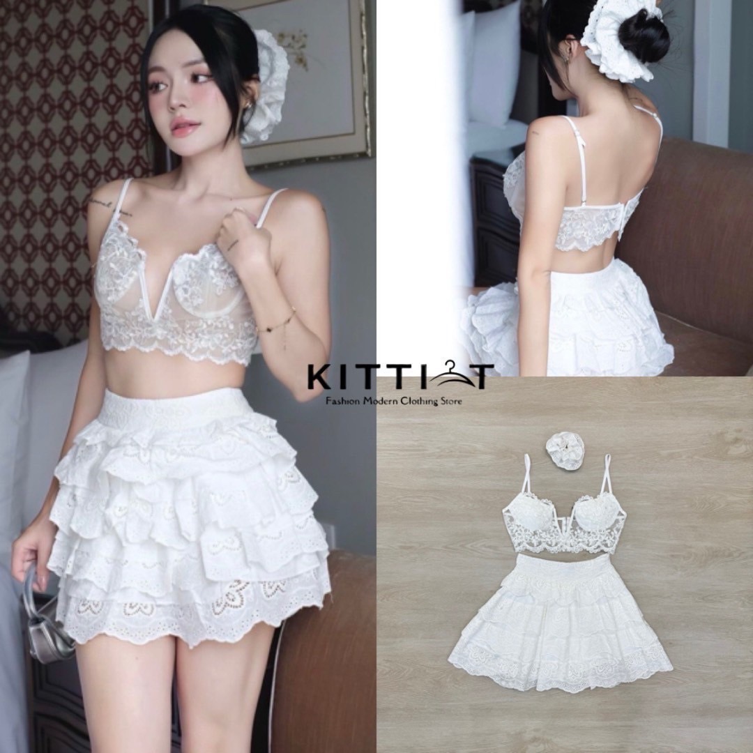 Set (3) ชิ้น เสื้อ + กระโปรง+ที่ผูกผมชุดเซตสายเดียวผ้าลูกไม้เนื้อหนาแน่น High Fashion มาก กับตัวเสื้อโดดเด่นที่หน้าอก ตกแต่ง ช่วงตัวเป็นซีทรู งานจริงสวยมากเพิ่มความหรูหรา ตะขอหลัง มีฟองน้ำเสริมหน้าอก กระโปรงจับจีบ ทรงชายระบาย มีซับในเป็นกางเกง มีที่ผูกผมม