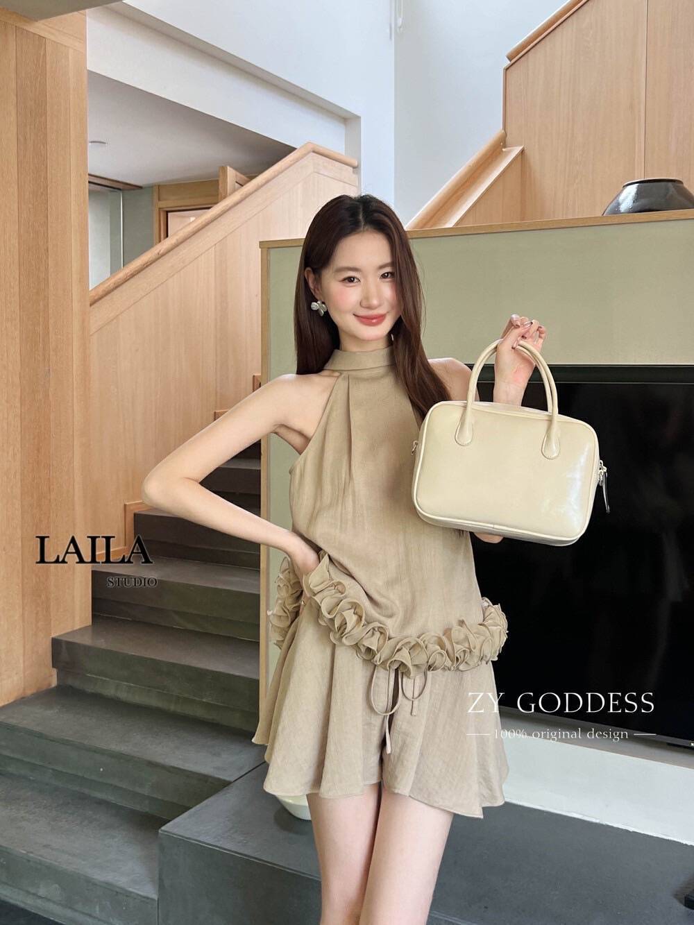 Tag: LAlLA Detail: Setเสื้อ+กางเกง เสื้อคอปกงานผ้าชีฟองทรงแขนกุดหลวมสบายๆพริ้วๆ งานแต่งเว้าช่วงอก ปลายขอบเสื้อดีไซน์ระบายๆช่วงขอบ มาพร้อมกางเกงขาสั้นงานผ้าเดียวกันกับตัวเสื้อ ทรงบานๆพริ้วๆ ด้านในแต่งซับใน ลุคสวยใส่ง่ายใส่สบาย แมชลงตัวลงตัวมากค่าบอกเลยย #b