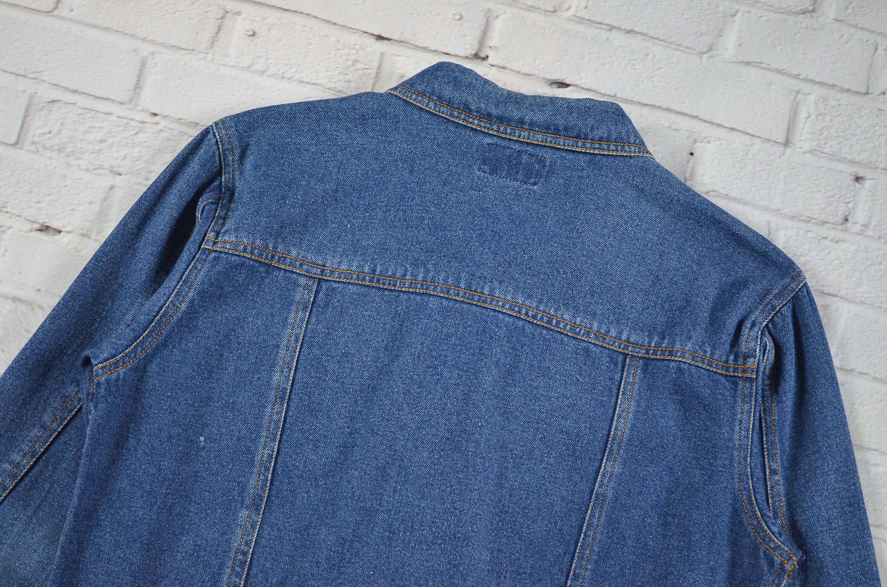 Wrangler อกจริง37' (M) เสื้อแจ็คเก็ตยีนส์ เสื้อยีนส์แขนยาวหญิงชาย เนื้อผ้านุ่มใส่สบาย ปักรายดอกไม้น่ารัก