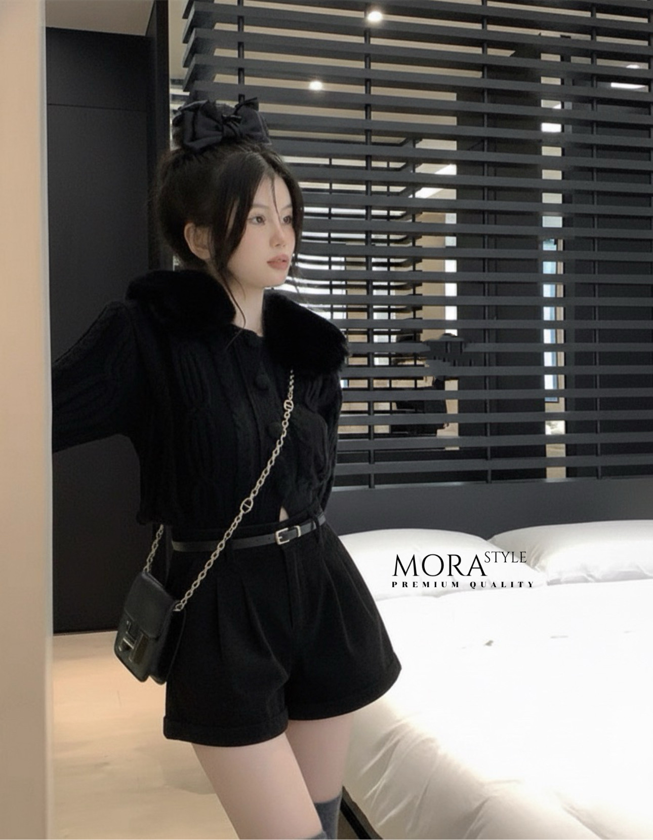 เซ็ต 2 ชิ้น เสื้อคาดิแกนไหมพรมแขนยาวทอลายถัก แต่งเฟอร์ขนที่คอน่ารักมากกกกก ขนเฟอร์ถอดได้ มาพร้อมกับ กางเกงลูกฟูกขาสั้นมีเข็มขัดให้หนึ่งเส้นใส่แมทช์เซ็ตน่ารักมากค่ะ