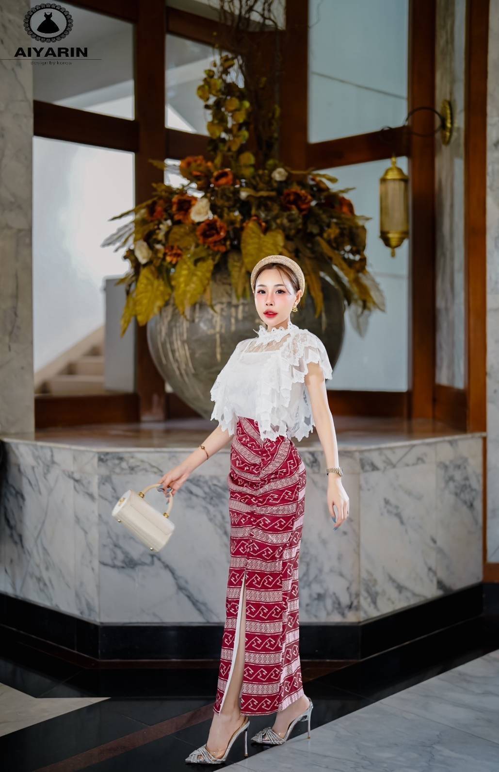 set เซ็ตชุดผ้าพิมลายไทยผ้าหนาเสื้อลูกไม้ปักฉลุสวยมาพร้อมกระโปรงพิมลายเนื้อดีมากหนามีน้ำหนักเนื้อดีผ้าหนา มากคะ ซับในอย่างดีเสื้อดูเก๋ๆเสื้อดูสวยมากมาพร้อมกระโปรงเข้าชุดผ้าพิมลายเนื้อดี
