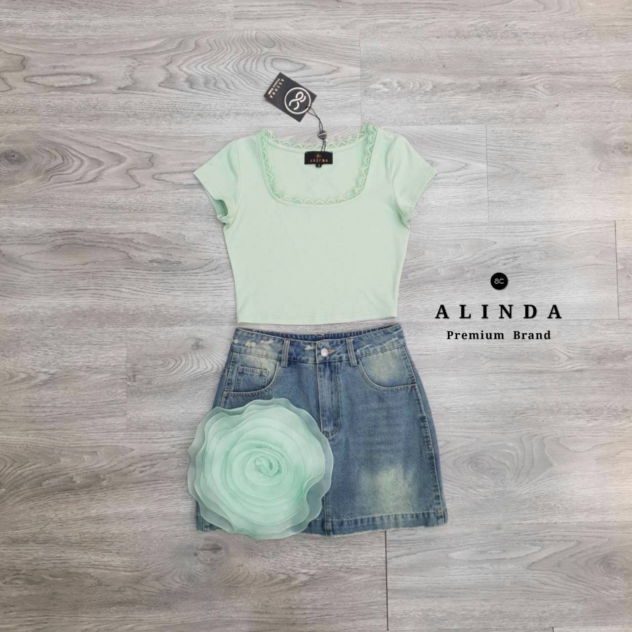 ชุดเซ็ทน้องกุหลาบสีมินท์สุดฮอตเข้าแล้วนะค้าา ชุดนี้ต้องทันนะคะ ชุดนี้ตัวเสื้อเป็นเสื้อยืดทรงมินิครอปแขนเต่อคอเหลี่ยม ผ้าเนื้อนิ่มมากค่ะ ใส่สบายเข้ารูปพอดีตัว #งานป้าย #alinda #ชุดเซ็ท #งานป้ายอลินดา #งานป้ายalinda #งานป้ายผ้าทอ #ชุดเซ็ทสวย #เดรสสวย #เดรสย