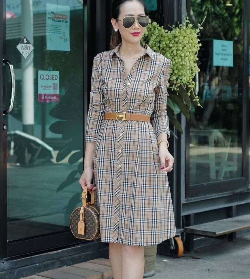 ชุดงานป้ายเดรสคอปกเชิ้ตลายเบอเบอรี่สีครีมลายตารางไฮโซเก๋ๆ Burberry Size L