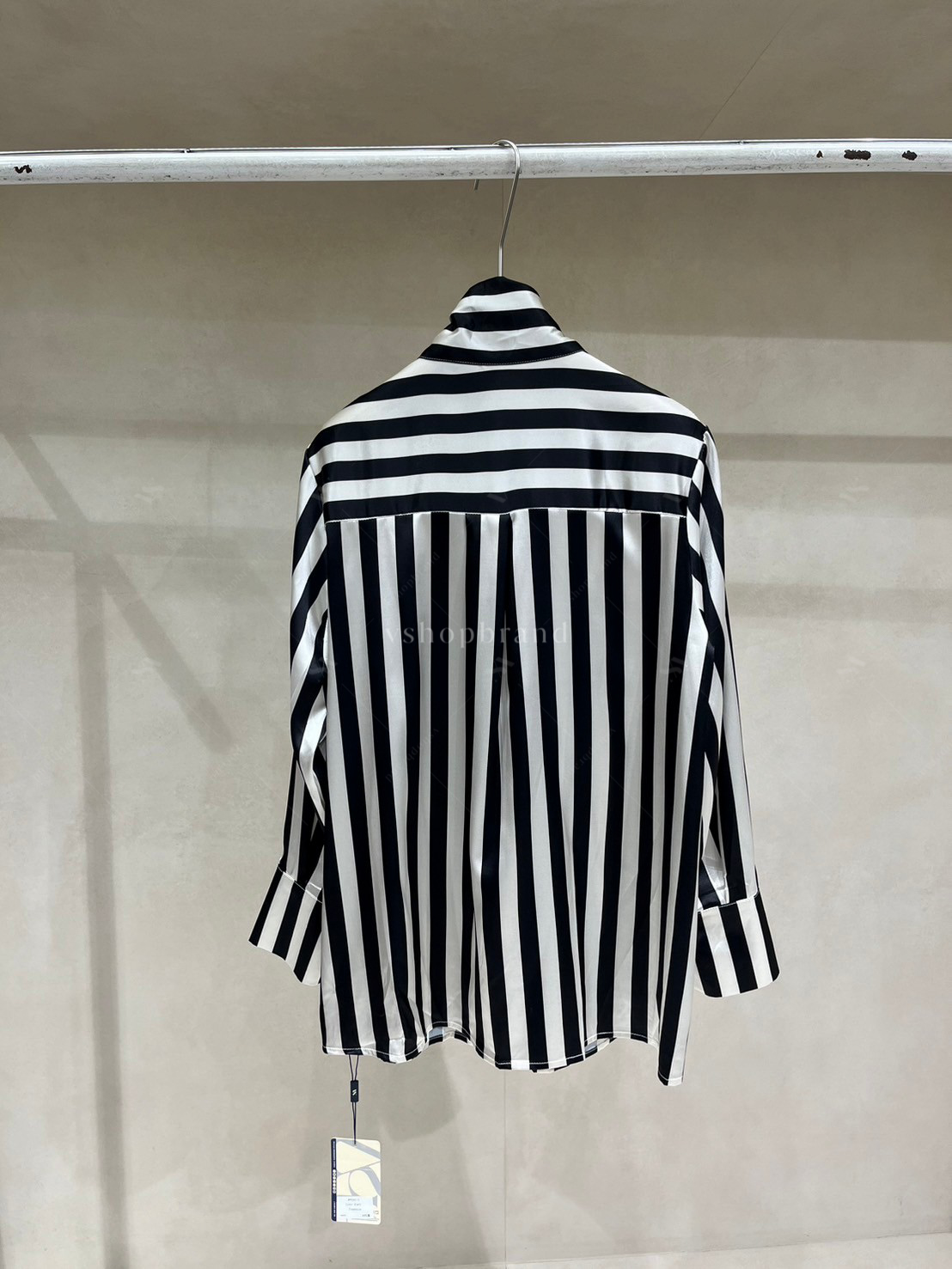 เสื้อแขนยาวม้าลายแต่งเชือกผูกหน้า