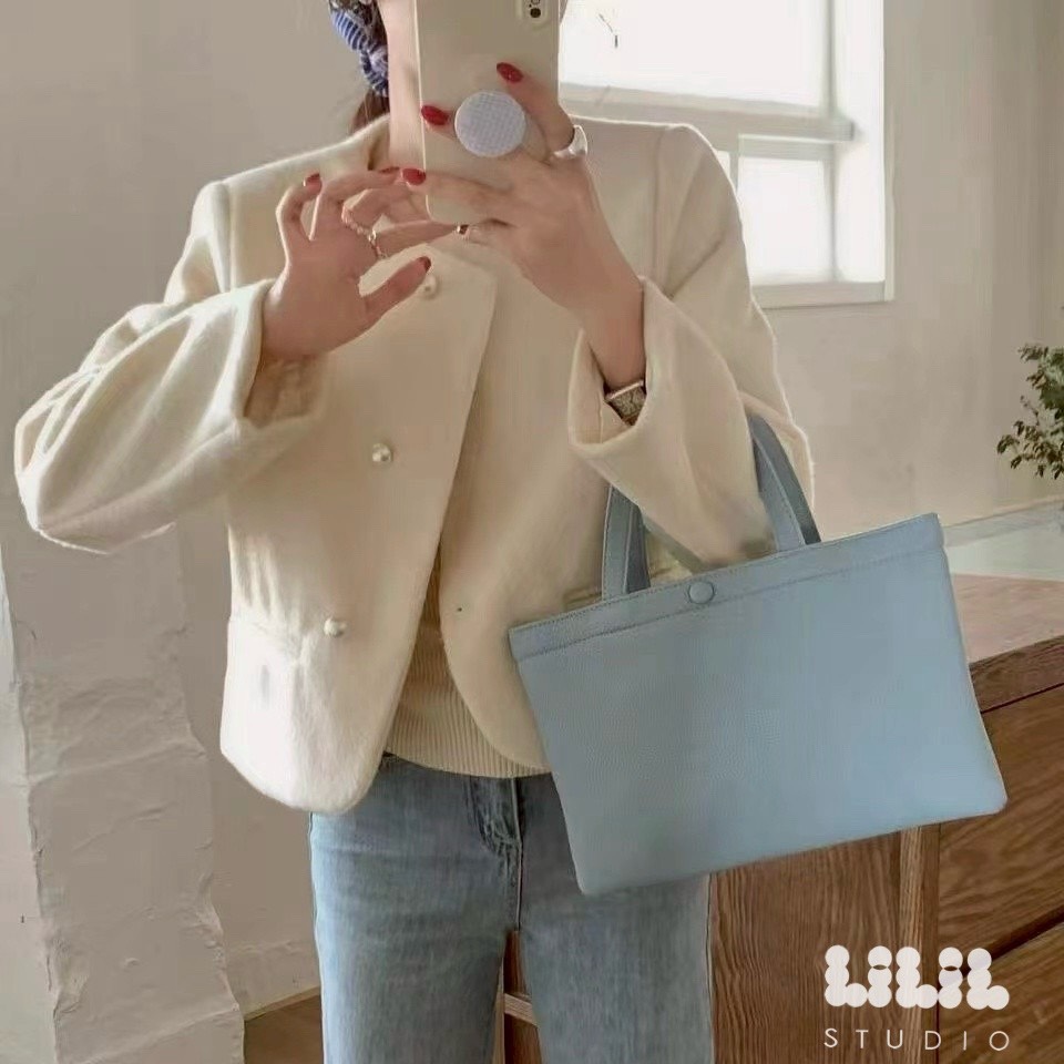 Korea style นุ่มมากค่ะ กับเสื้อคลุมผ้าขนกระต่ายสั้น กระดุมทองคู่ ซับในผ้าลื่นเย็บตาราง ทรงสวยcuttingเนี้ยบ พร้อมส่งค่ะ