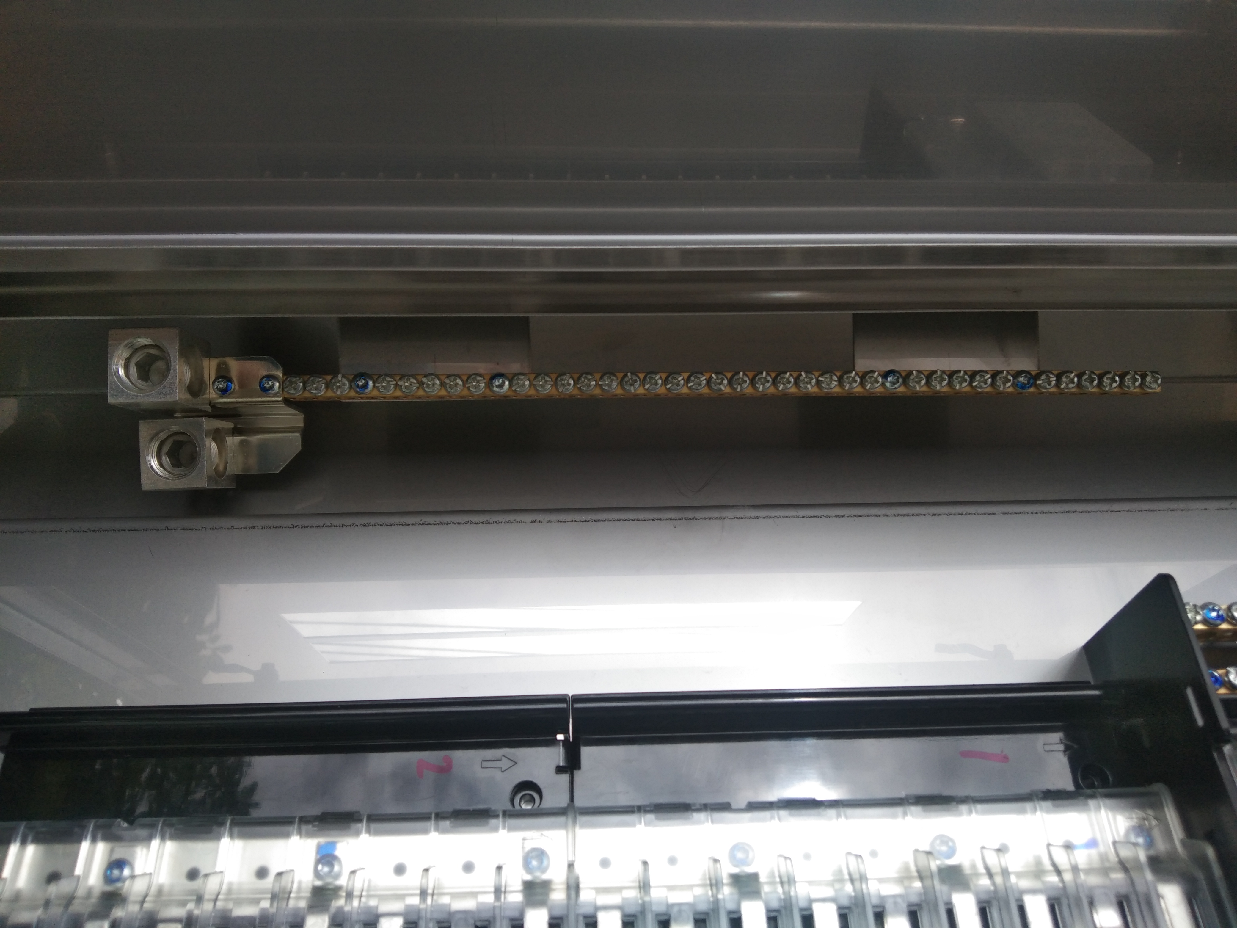 Main LUG 250A ตู้สแตนเลส 304 มีหลังคาสโลป W450xH800xD152mm. (36ช่อง)