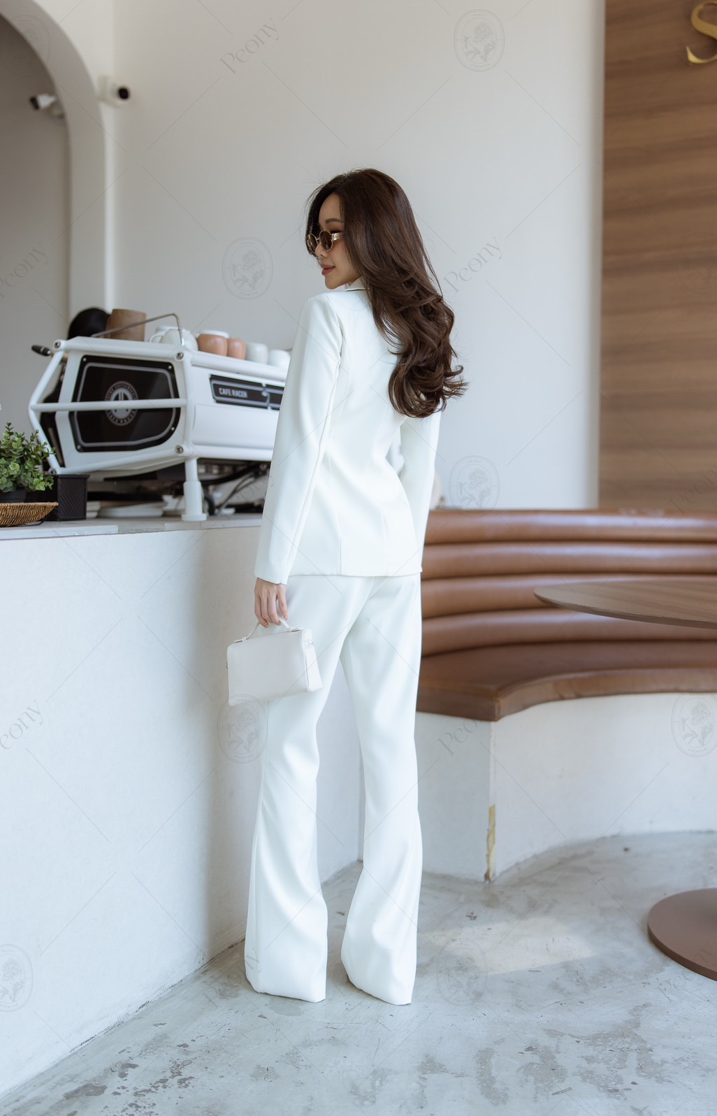 ชุดเซต 2ชิ้น เนื้อผ้าสูททอแน่น แพทเทิร์นสวย เข้ารูป ไหล่บุฟองน้ำ เนื้อผ้าสูททอแน่น เนื้อละเอียด มีน้ำหนุก แมทมาพร้อมกางเกงขายาว ตีเกล็ดหน้า บุซับในทั้งตัว คอมพลีทลุ๊ค สวย สมาร์ท ใส่ได้ทุกโอกาสเลยค่าา #งานป้ายpeony #ชุดสวย #เสื้อผ้าแฟชั่น #ชุดเซ็ต #ชุดเซตข