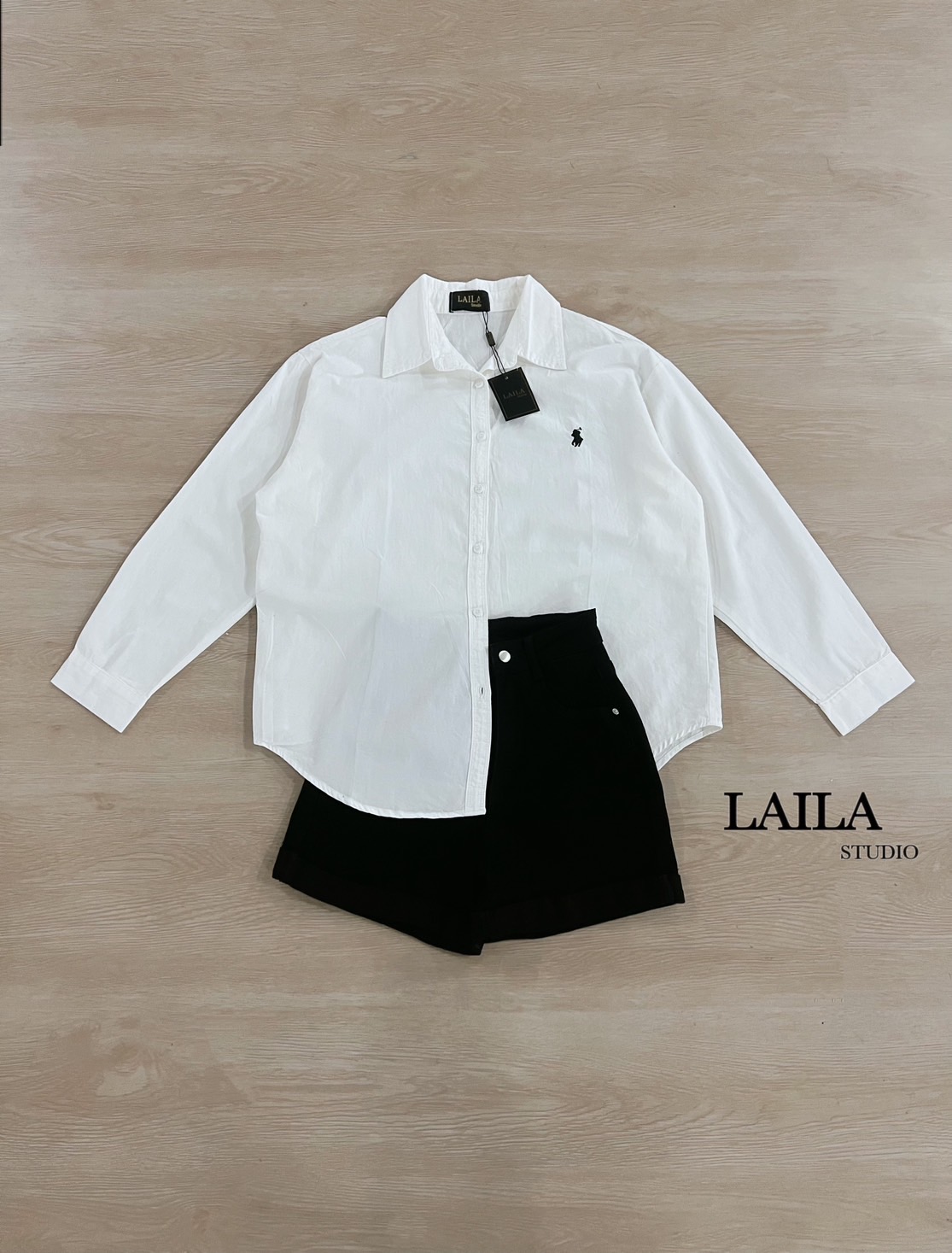 Tag: LAILA Detail: SETเสื้อ+กางเกง งานเชิ้ตแขนยาวทรงคอปก ทรงโอเวอร์ไซด์ งานผ้าคอตตอลเวียดนาม💯 แต่งปักน้องม้าโปโลที่อก ผ้าสวยมากค่าาา มาพร้อมงานกางเกงยีนส์ขาสั้น ทรงสวย ผ้าเป๊ะ ลุคนี้เรียบง่าย แต่แอบผู้ดีเบาๆ ห้ามพลาดค่า😍 #byLaila #เสื้อเชิ