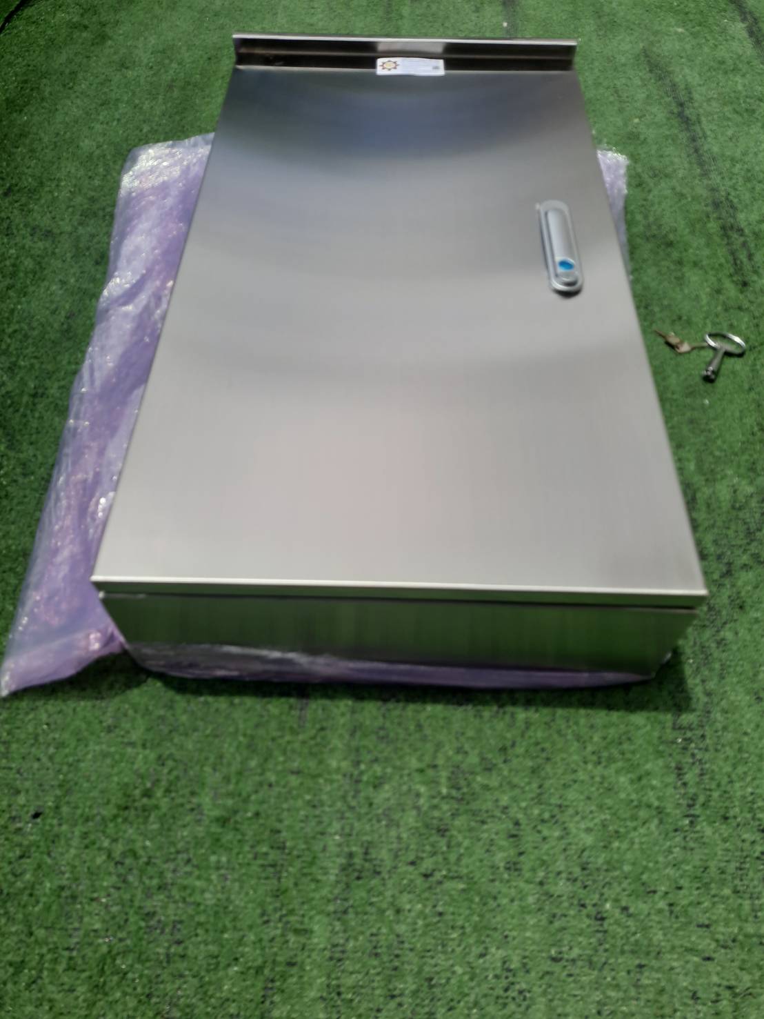 Main LUG 250A ตู้สแตนเลส 304 มีหลังคาสโลป W450xH800xD152mm. (42ช่อง)