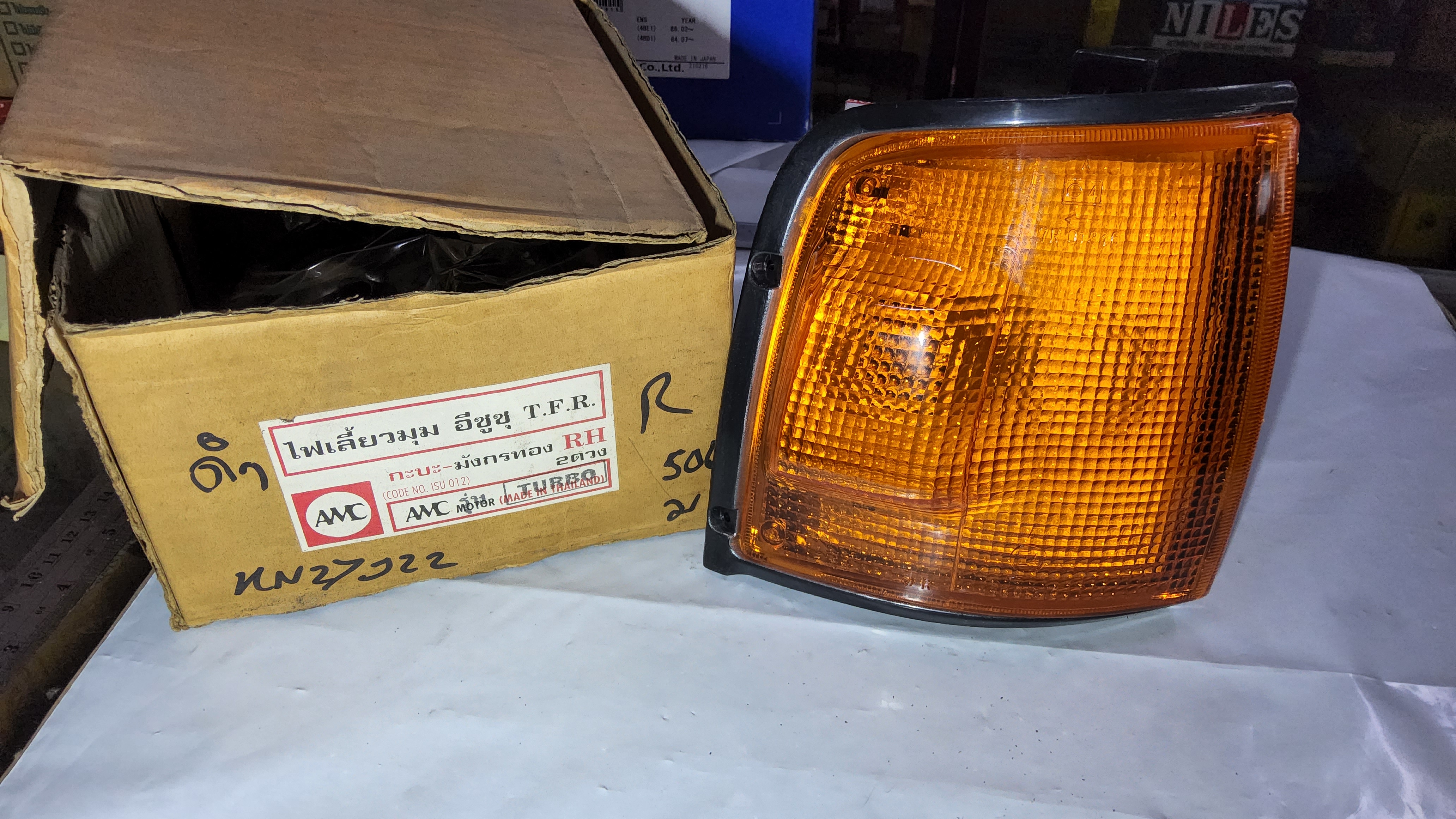 ไฟเลี้ยวมุม ไฟหรี่มุม ISUZU TFR 1990 TURBO ข้างขวา RH ขอบดำ ราคา ดวงละ