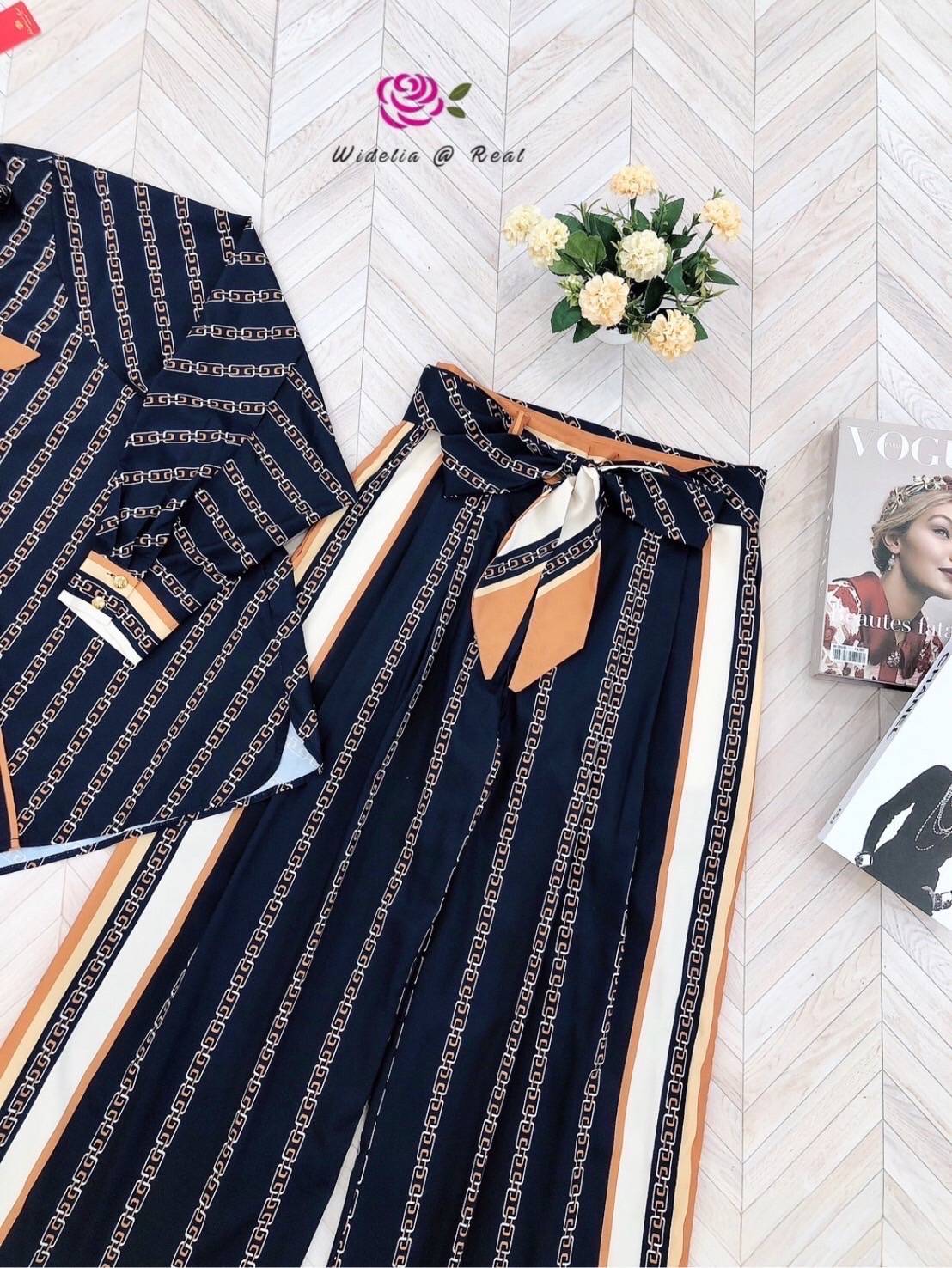Set เสื้อตัวสวย มาเข้าชุดกับกางเกงขาตัวยาวทรงสวย เนื้อผ้าสวยพริ้วใส่สบาย พิมพ์ลายสวยเก๋ทั้งตัวชุด งานเกรดพรีเมี่ยม เนื้อผ้าอย่างดีแนะนำเลย รับรองใส่ออกมาไม่ผิดหวัง บอกเลยห้ามพลาดเด็ดขาดงานดีงานสวยจริงต้อง Widelia @ Real