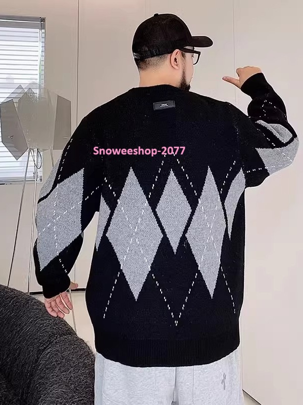 หนาวแค่ไหนก็ไม่กลัว! อุ่นได้ถึงใจไซส์ใหญ่สุด 59 นิ้ว เสื้อสเวตเตอร์ไหมพรมทอหนา คอกลมทรงหลวม ใส่เดี่ยวก็ดี ใส่ข้างในก็อุ่นเวอร์ ผ้านุ่ม ไม่คัน ไม่รัดตัว ใส่เที่ยวต่างประเทศได้ทุกพิกัดมีไซส์ใหญ่พิเศษ XL–8XL หลวมใส่สบาย ดูเพรียวขึ้น ใส่แล้วไม่ตัน