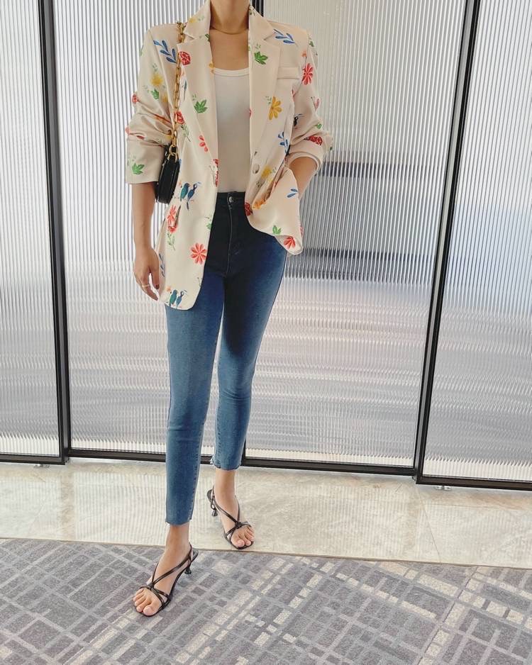 เสื้อสูทแขนยาวพิมพ์ลาย ดอกไม้สีสวย งานมีซับใน อย่างดีรับประกันคุณภาพ