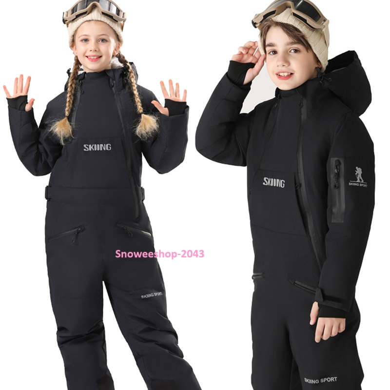 หนาวแค่ไหน…ลูกก็สนุกได้เต็มที่ พาลูกไปลุยหิมะ เที่ยวเมืองหนาว หรือเล่นสกี มั่นใจได้ว่าอุ่นสุดๆ + ปลอดภัยจากลมแรงและหิมะ ชุดสกีเด็กบอดี้สูทแบบชิ้นเดียว หนา อบอุ่น กันน้ำ กันลม กันหิมะ ทนต่อการสึกหรอ ลูกวิ่งเล่นหรือหกล้มก็หายห่วง มีฮู้ดคลุมหัว ป้องกันลมหนาว