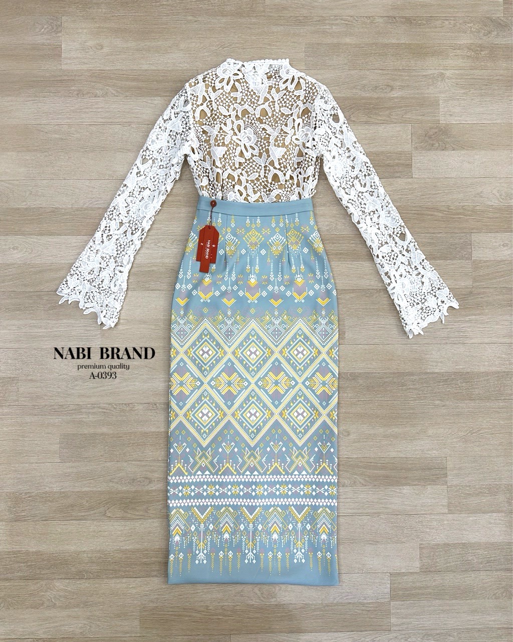 Label :: #NABIBRAND Code :: A-0393 Detail :: ชุดเซทชุดไทย คอลใหม่ อย่างหรูดูดี เสื้อลูกไม้แขนยาวสีขาวอย่างดี และกระโปรงผ้าพิมพ์ลายยอย่างสวย แบบผ่าหลังเล็กน้อย ดีไซส์เก๋ มีซับในและฟองน้ำอย่างดี งานซิบหลัง งานคุณภาพ คัดสรรมาให้ช้อปปิ้งแล้วนะคะ🥰 #NAB