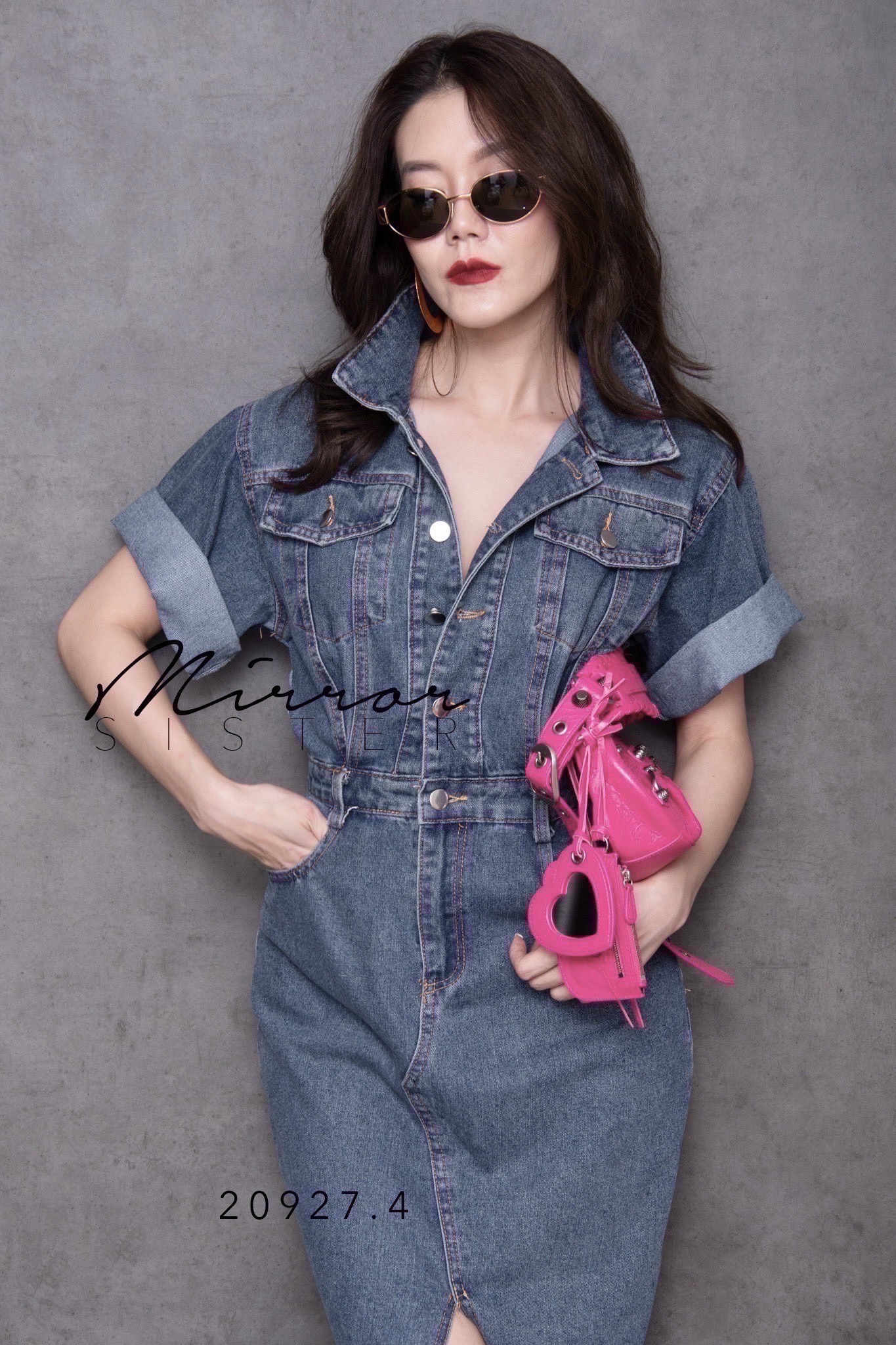 เดรสเชิ้ตยีนส์ ตัวเก่งตัวเก๋...ที่ต้องถูกใจสาวๆเป็นแน่..!! มาดเท่ห์กับช่วงบนเป็นเชิ้ตแขนสั้น มีกระเป๋าฝาปิด2ข้างซ้ายขวา แต่งjean-lineสวย