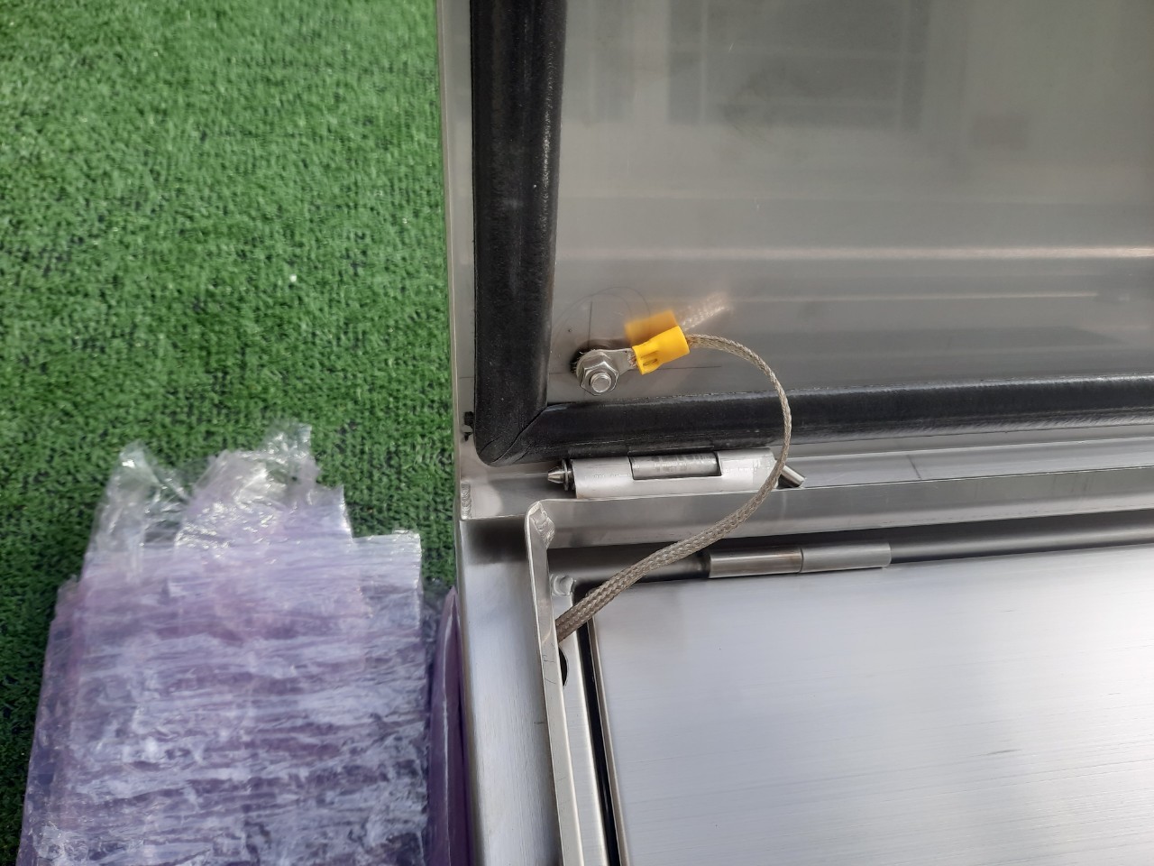 LOAD CENTER 100A ตู้สแตนเลส 304 มีหลังคาสโลป W450xH650xD152mm. (30ช่อง)