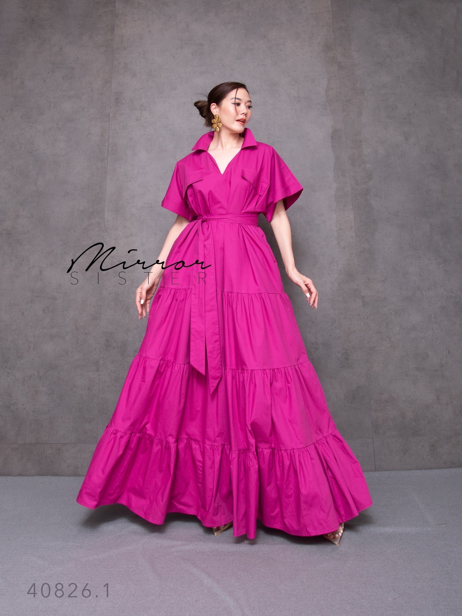 MiRRoRSiSTER's KANNi MaXiDReSS•• แมกซี่เดรสเชิ้ตสวยสะพรึง..!! ช่วงบนเป็นเชิ้ตทรงโคร่งคอวีแขนสั้น แต่งกระเป๋าคู่มีฝาปิด2ข้างช่วงอก ช่วงล่างเป็นกระโปรงต่อผ้าทรงบานย้วย มีเชือกให้ผูกเอวเพื่อความเข้ารูปตามไซส์ที่ต้องการ เนื้อผ้าpremium ใครใส่ก็สวย โดดเด่