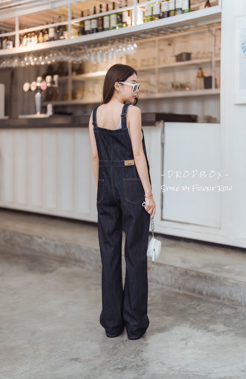 Miu Miu Romper Jean เอี๊ยมยีนส์ทรงโอเว่อร์ไซส์ งานเกาหลีนำเข้า มาพร้อมดีเทล งานปักแน่นๆ เก๋ๆที่หน้าอก บอกเลยคัตติ้งสวย งานเนี๊ยบเว่อร์ ปลายขา เย็บเก็บ ทรงกระบอกเล็ก