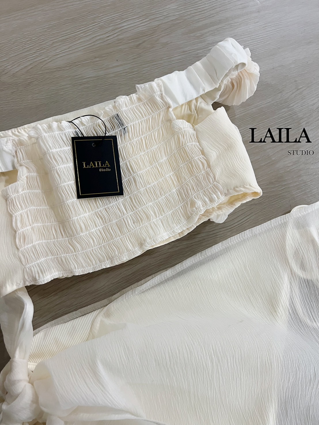 Tag : LAILA Detail: Setเสื้อ+บิกินี่+ซีทรู เสื้อเปิดไหล่งสนสุดน่ารัก แต่งปักดอกไม้3ดีฟูด้านหน้า ด้านหลังแต่สม็อค มาพร้อมตัวบิกินี่ผูกด้านข้างสุดแซ่บ เพิ่มความโดดเด่นของชุดด้วยซีทรูผูกเอว งานชุดว่ายน้ำเก๋ๆ ใส่ถ่ายรูปสวยๆค้าสาวๆๆ #ByLaila #ชุดว่ายน้ำ #ชุดว่