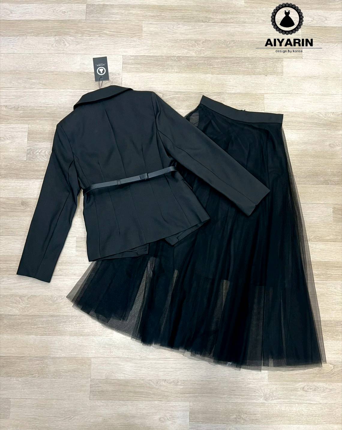 #ชุดเซ็ต 4ชิ้น เสื้อสูท +กระโปรง+เข็มขัด ..:: Detail : set เซ็ตชุดเสื้อสูทเเขนยาผ้าสูทอัดกาวเนื้อผ้าสวยหนามาพร้อมกระโปรงเเละมีเข็มขัดเข้าชุดเอวเข้ารูปกระโปรงบานทรงสวยสวยมั้กเนื้อผ้าดีจะใส่งานได้ทุกโอกาศเลยคะ