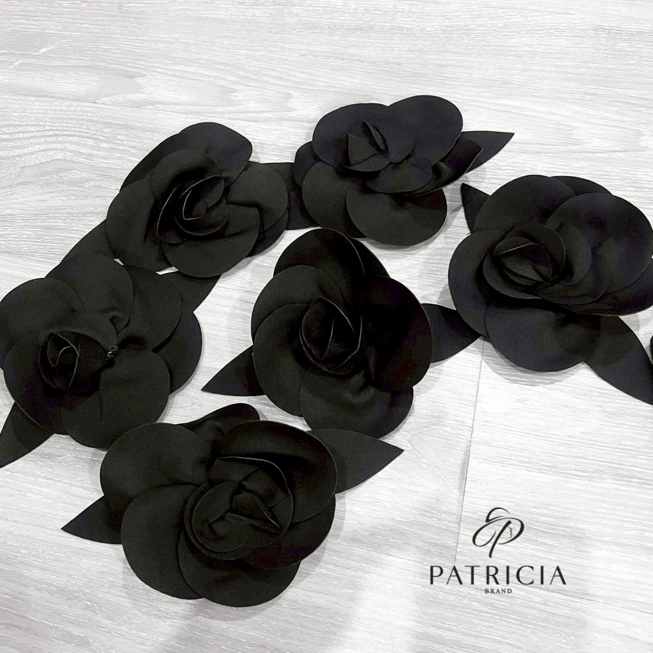 Set 2 ชิ้น เสื้อ+กระโปรง เซ็ทนี้ตะโกนเลยว่า ผ้าดีมากกก!!! ตัวเสื้อเป็นทรงเเขนกุด เป็นงานซิปหลัง ด้านในมีฟองน้ำอย่างดี เเละมีดอกไม้ใหญ่ๆ