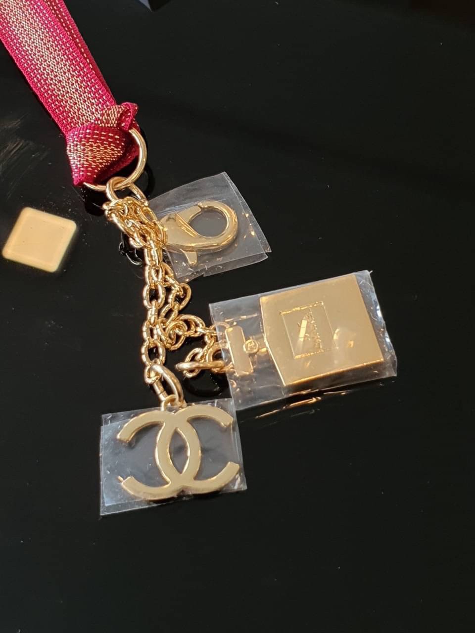 พวงกุญแจรถกุญแจบ้านไฮโซหรูแบรนด์เนมชาแนลพรีเมี่ยมกิ๊ฟสีทอง CHANEL KEY CHAIN VIP