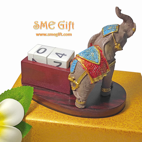 ช้างคาเลนดาร์ ช้างชูคอ พร้อมกล่องและถุงไหมแก้วสีทอง EC02 ชิ้น