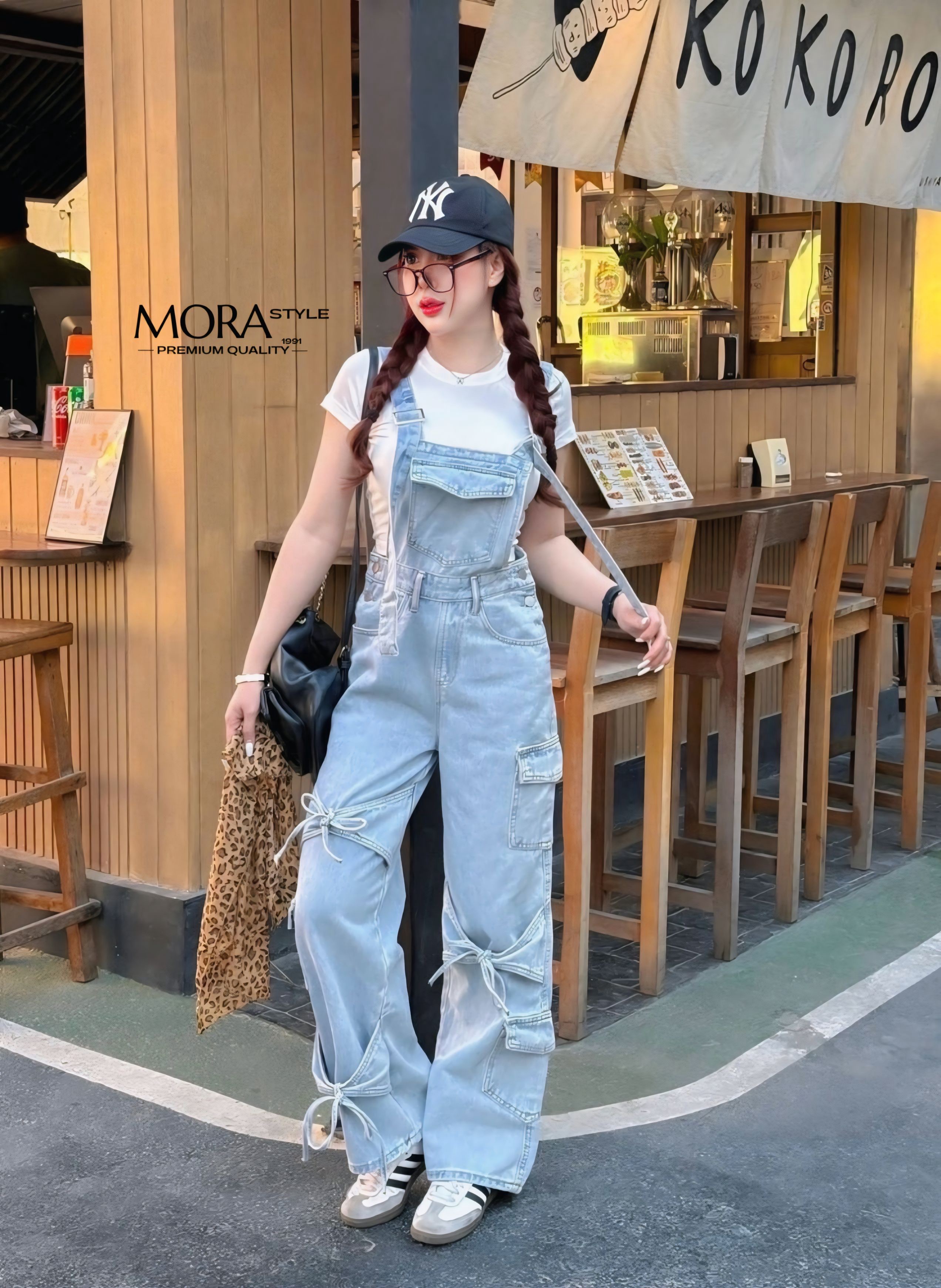 เซ็ต 2 ชิ้น เอี้ยมยีนส์ขายาว มีกระเป๋าข้างผูกโบว์ด้านหน้า งานน่ารักมาก สายเอี้ยมปรับระดับได้ มาพร้อมกับเสื้อครอปยืด ผ้าใส่สบาย ใส่แมทน่ารักมากกก เป็นอีกรุ่นที่ต้องมีนะค่าา
